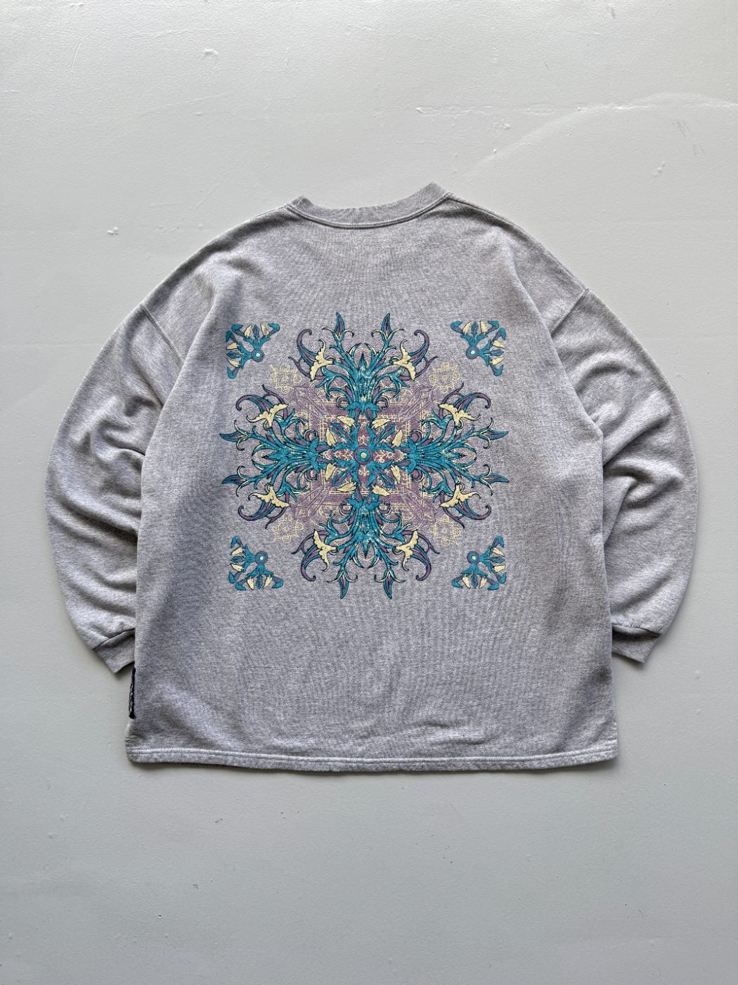 Wild Nations Surfer Graphic 90's Vintage Sweatshirt - Large