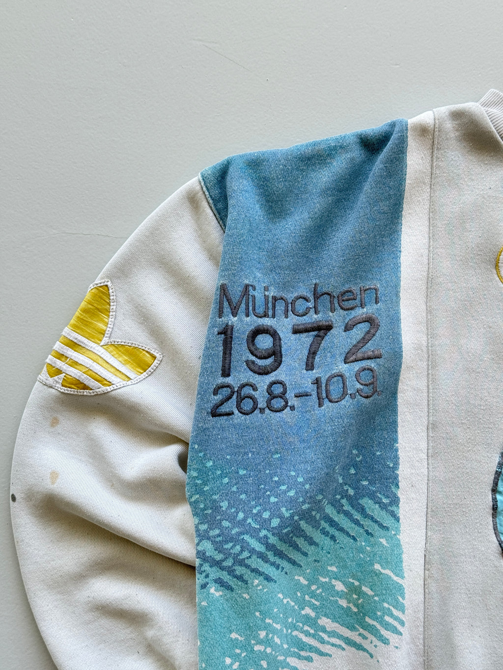 White Adidas 70's Vintage Munich Olympics Graphic Sweatshirt Jumper - Medium