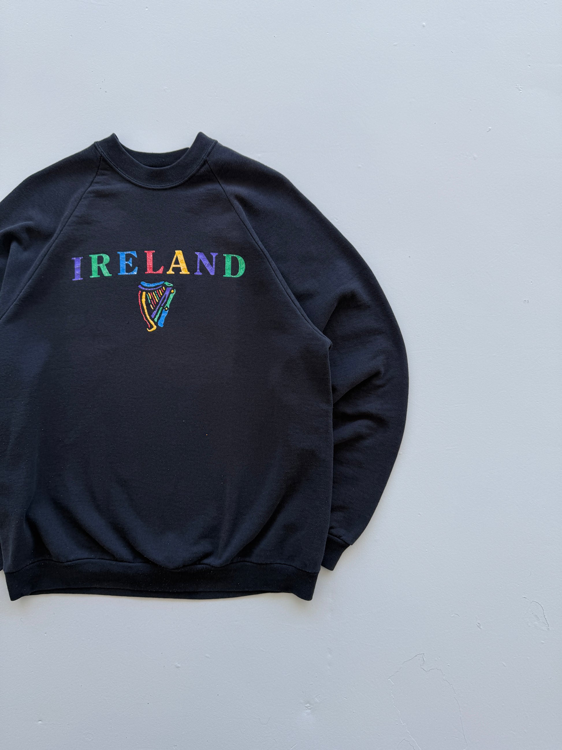 Black Ireland 90's Vintage Graphic Tourist Sweatshirt Jumper - Large