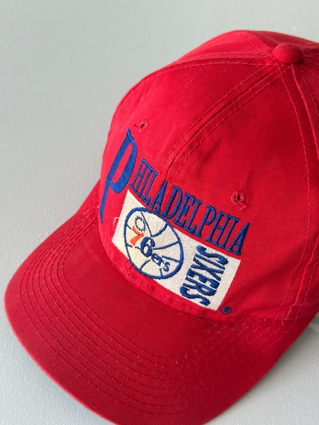 Red Philadelphia 76ers 90's Vintage SnapBack Trucker Cap