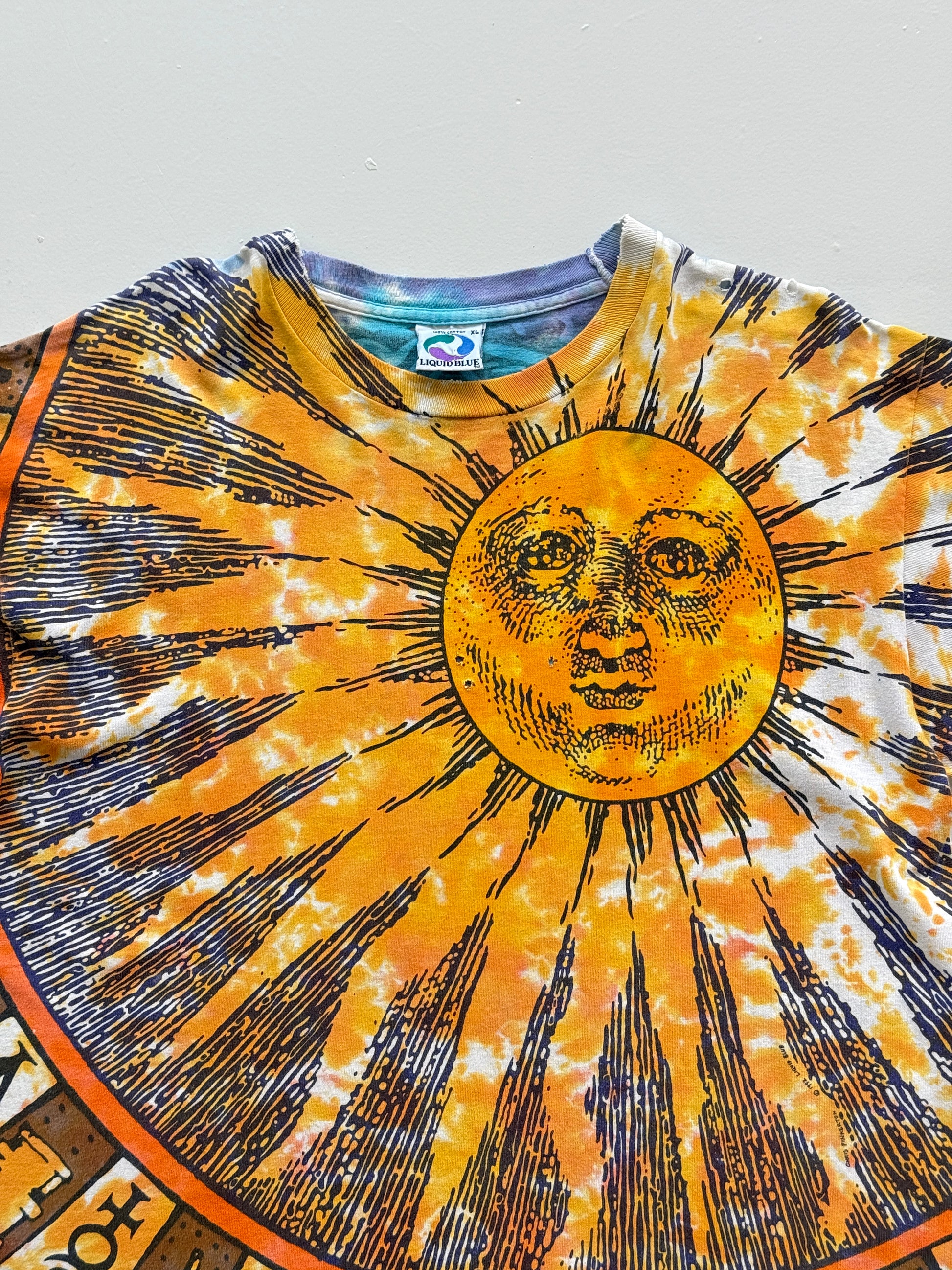 Liquid Blue Sun and Moon 90s Vintage Single Stitch All Over Graphic T-Shirt - XL