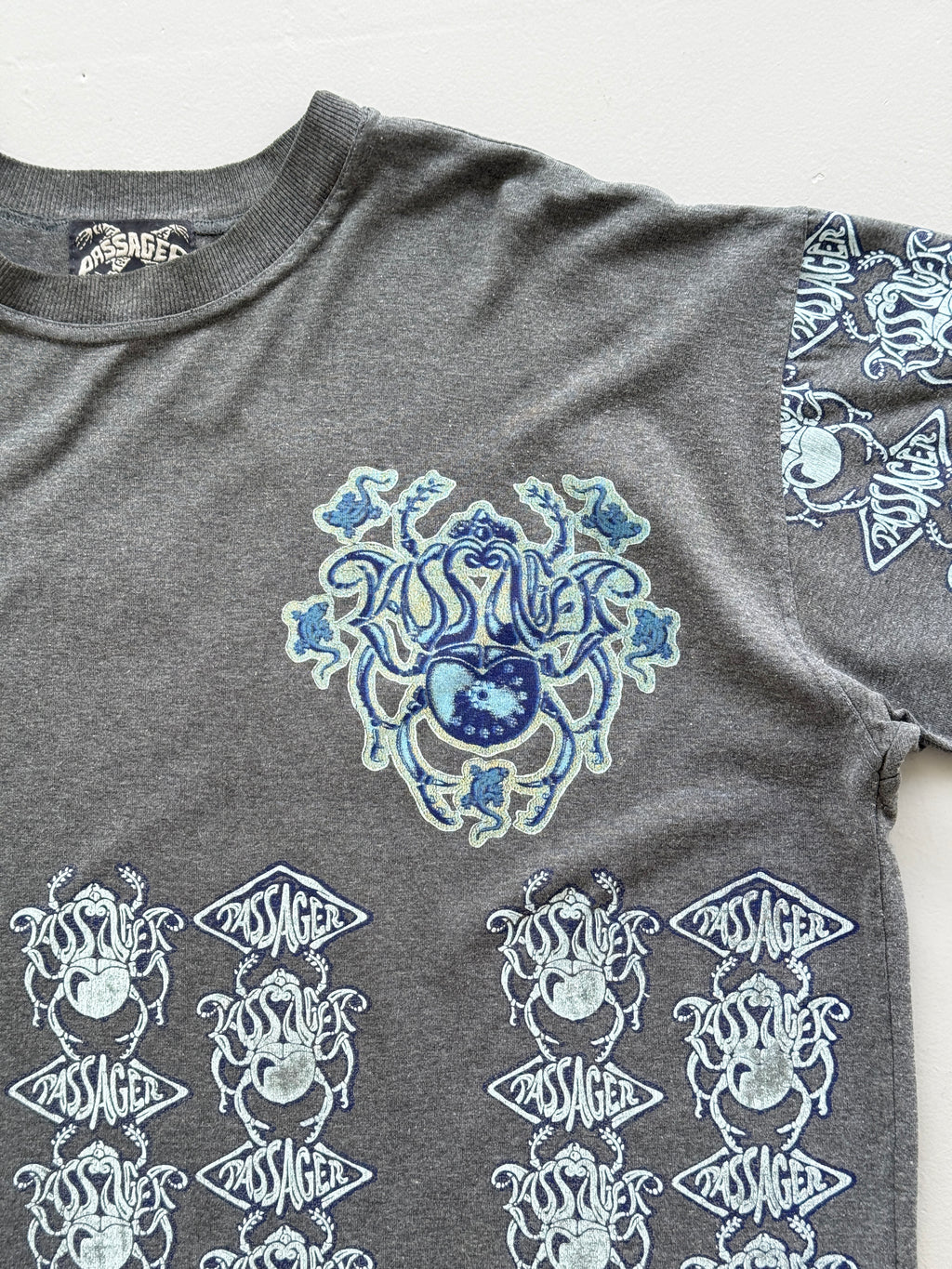 Grey Passager Modern Tribes Scarab Beetle Y2K Vintage Graphic T-Shirt - XL