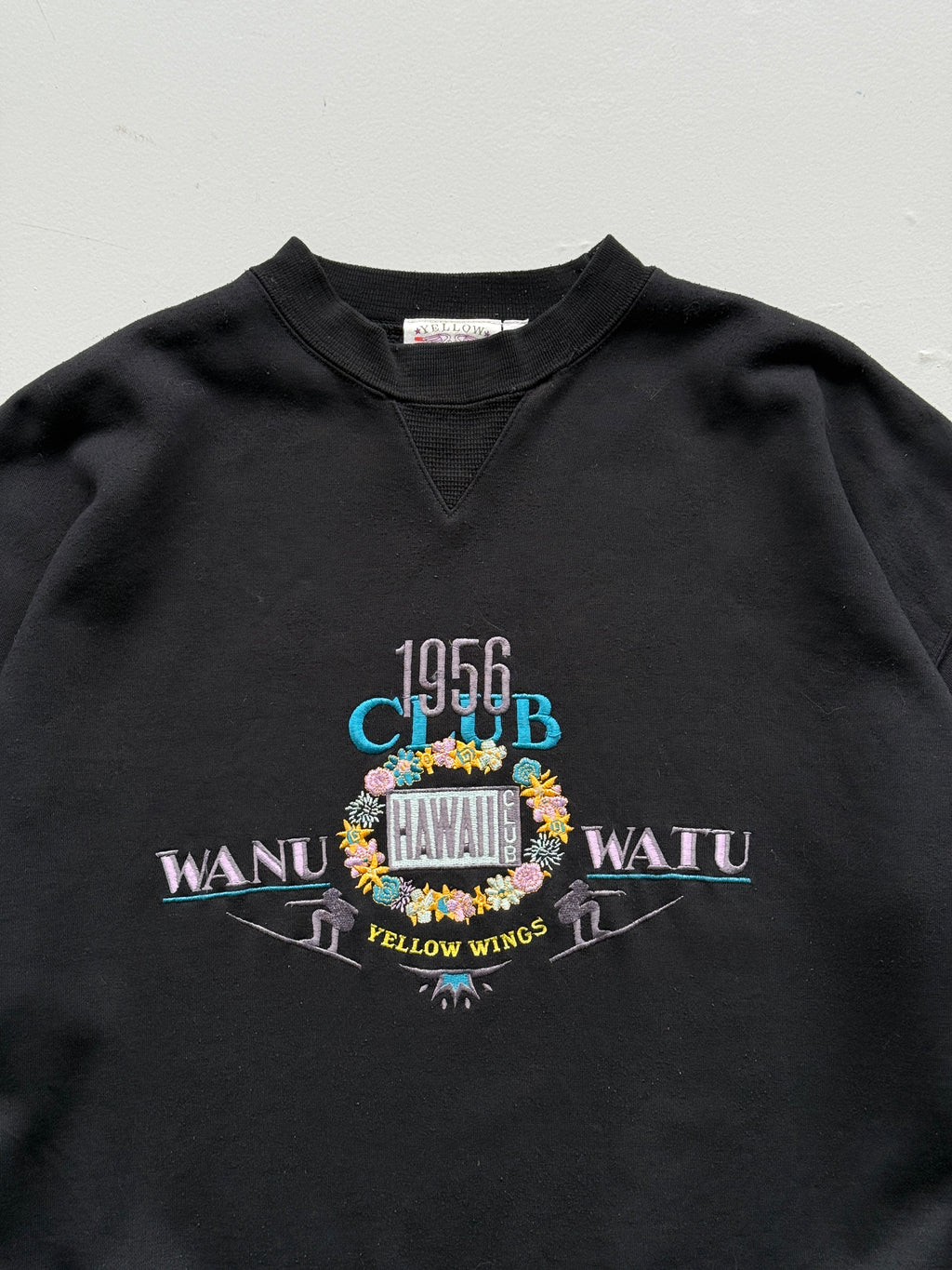 Yellow Wings Hawaii Club 90's Vintage Sweatshirt - Medium
