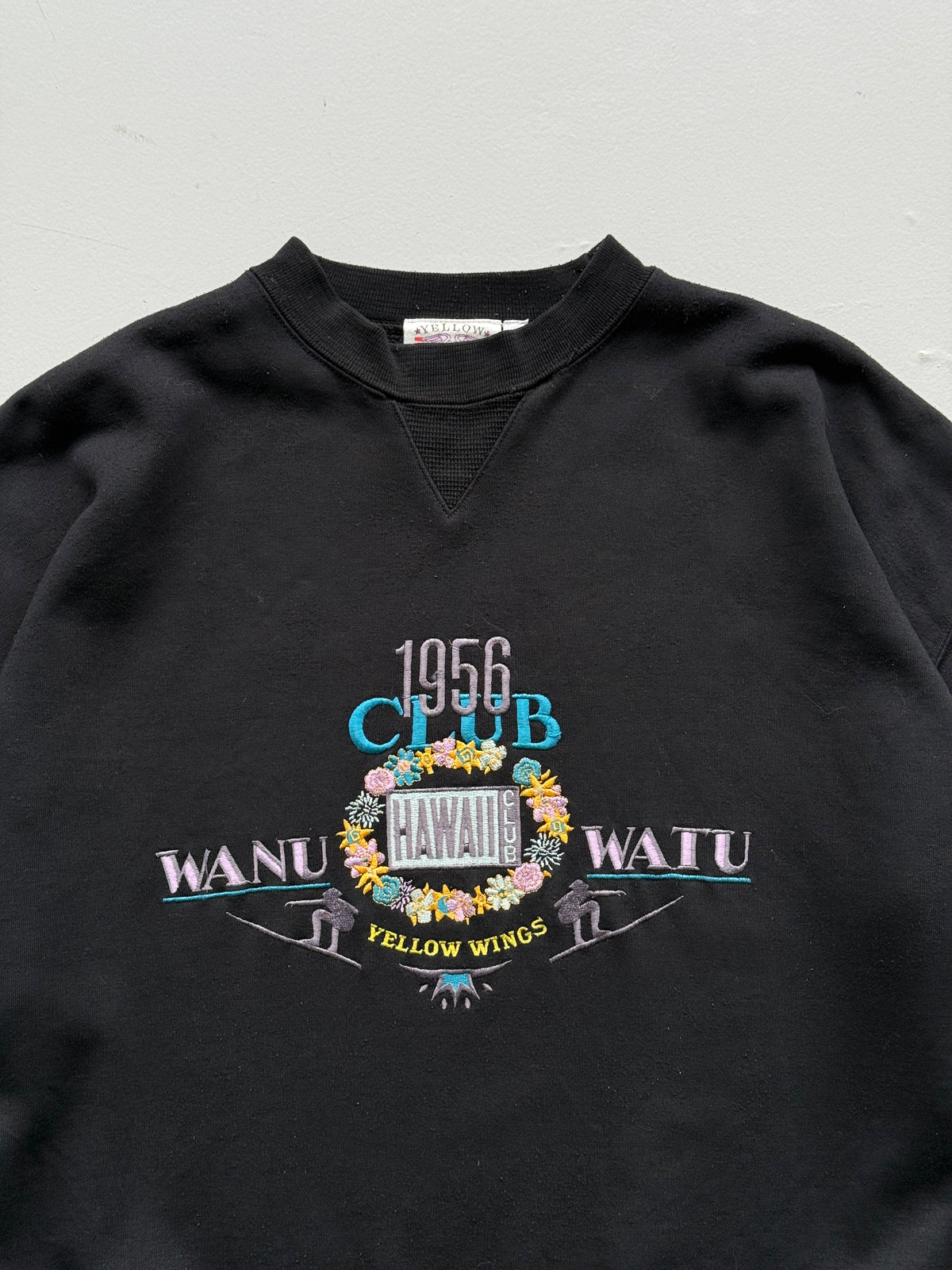 Yellow Wings Hawaii Club 90's Vintage Sweatshirt - Medium