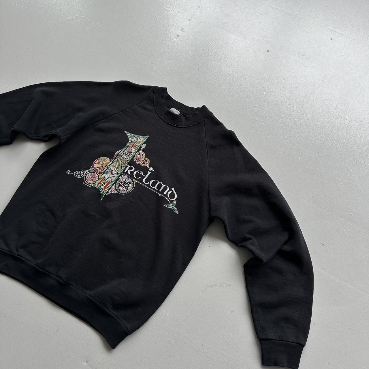 Black Ireland Raglan 80s Vintage Graphic Sweatshirt - Medium