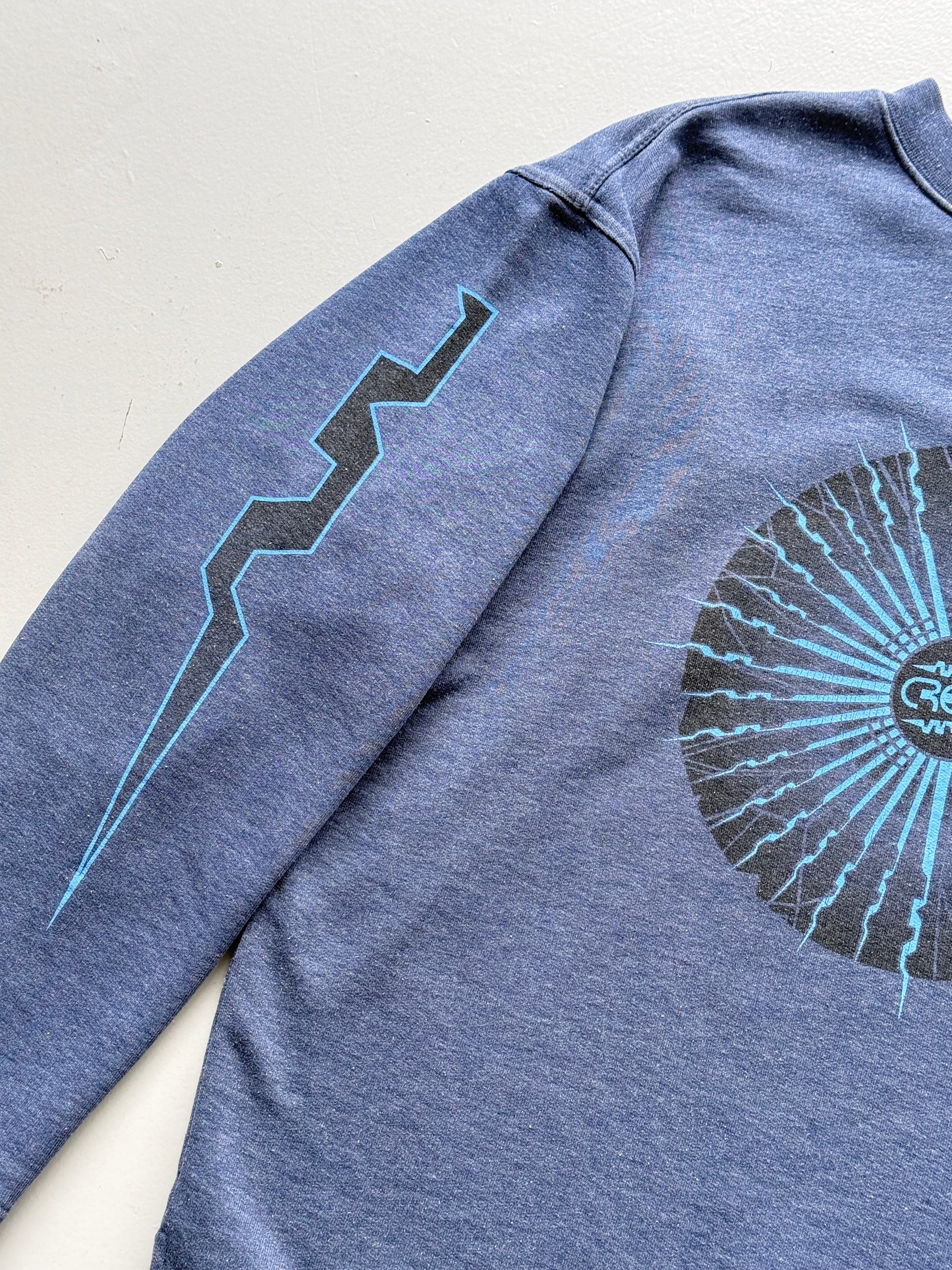 Creeks Graphic Long Sleeve 90's Vintage Sweatshirt - Medium