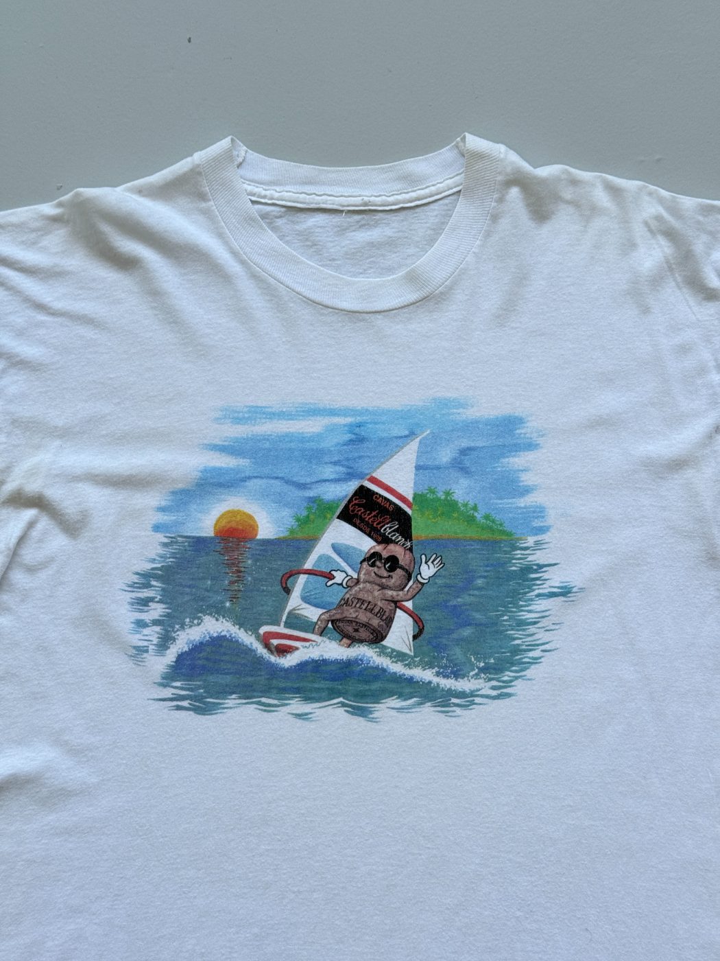 Cavas Castellblanch Single Stitch 80's Vintage Graphic T-Shirt - Large
