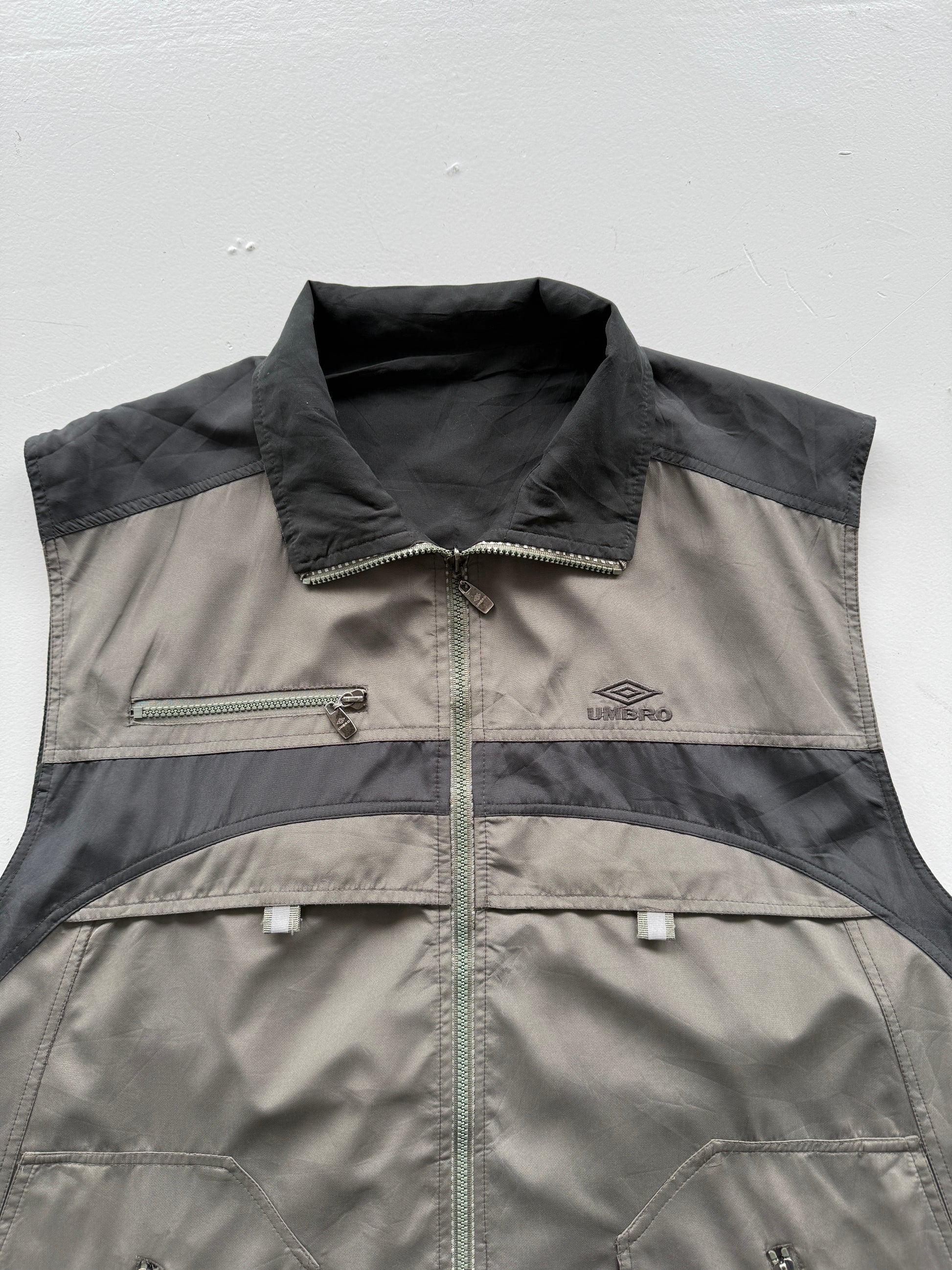 Grey Reversible Umbro 00's Vintage Y2K Utility Vest - XL
