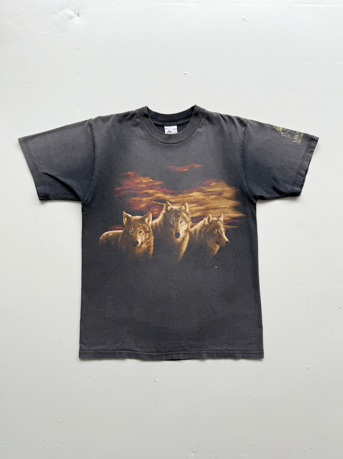 Faded Black Wolf 90's Vintage Graphic T-Shirt
