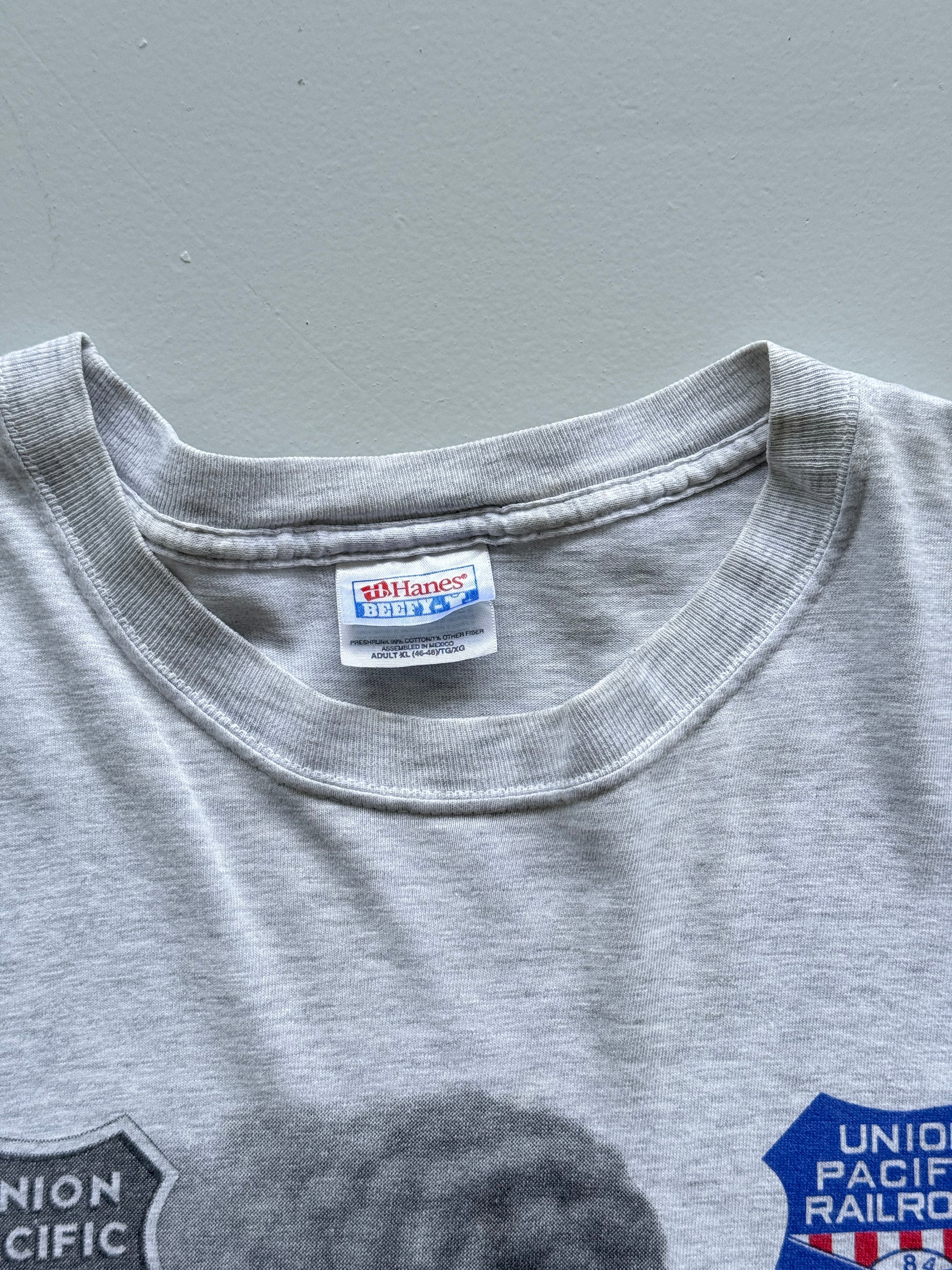 Grey Union Pacific 00's Vintage Train Graphic T-Shirt - XL