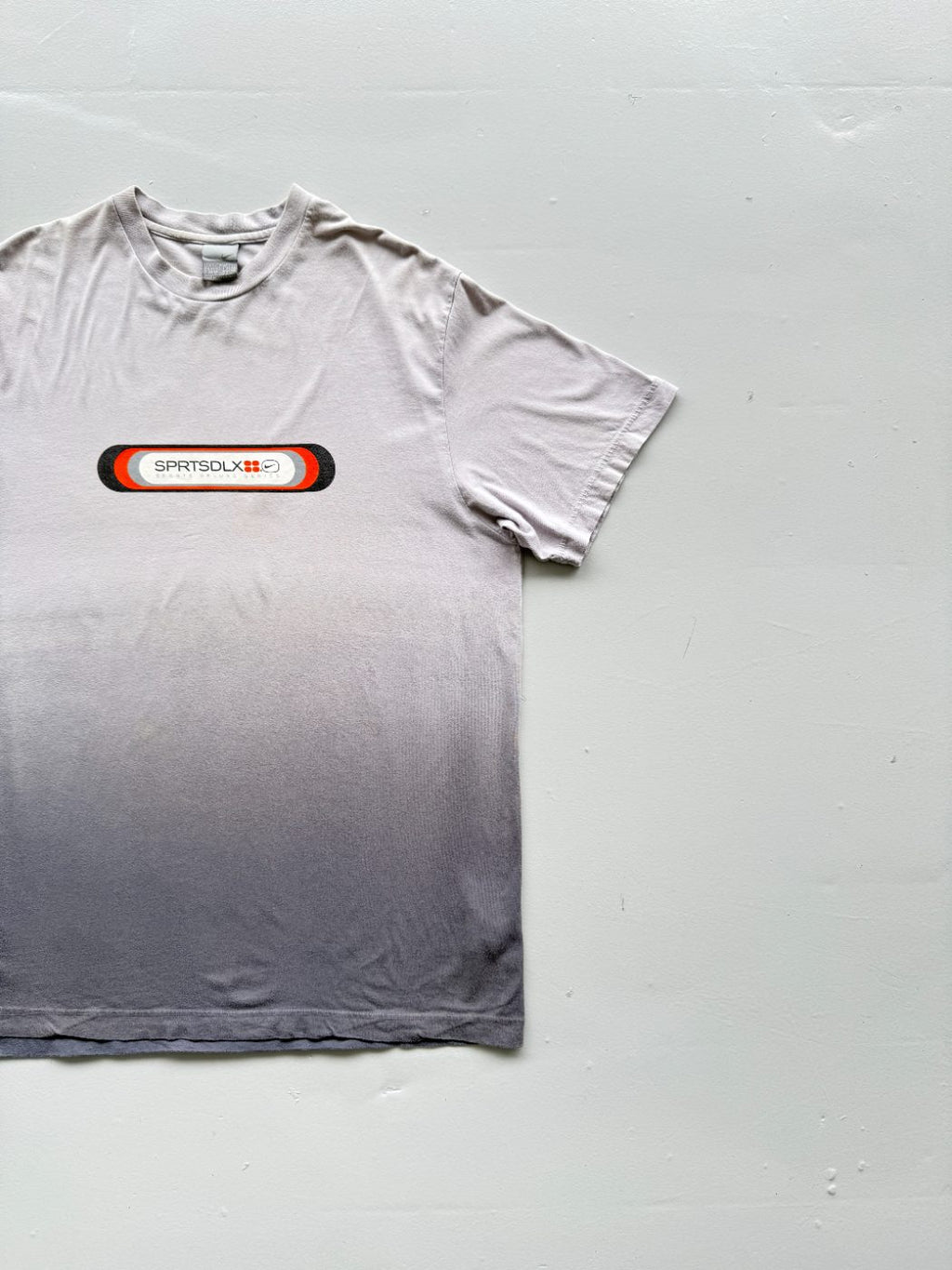 Nike SPRTSDLX Sports Deluxe Series Vintage Graphic T-Shirt - Large
