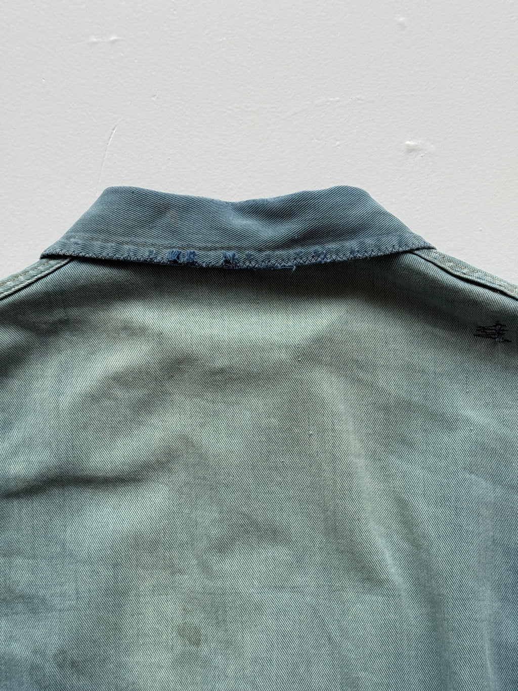 Thrashed Faded Blue Chore Jacket 70's Vintage French Workwear CH156 - Medium