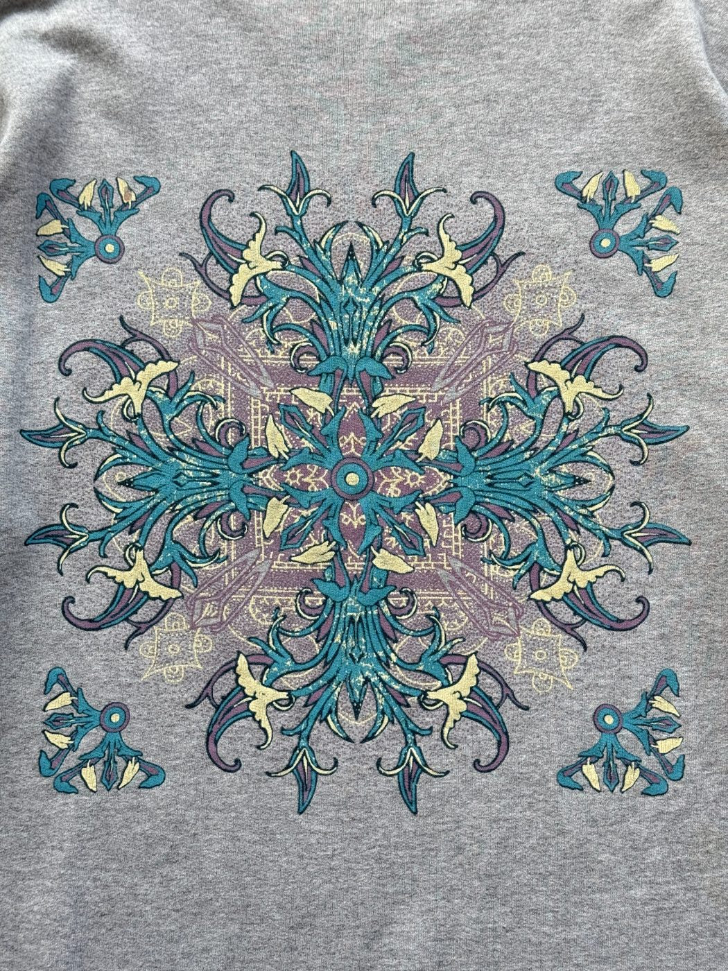 Wild Nations Surfer Graphic 90's Vintage Sweatshirt - Large
