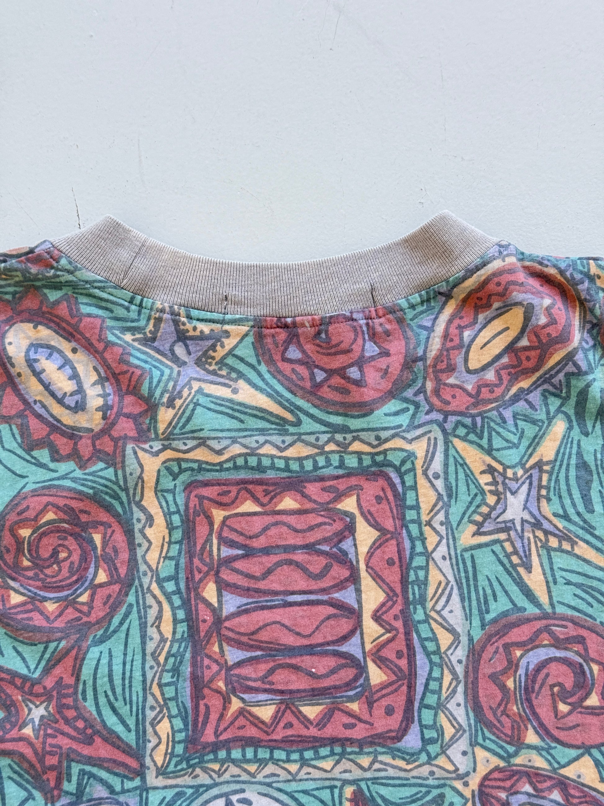 Boat & Beach 90's Vintage All Over Print Graphic T-Shirt - Large