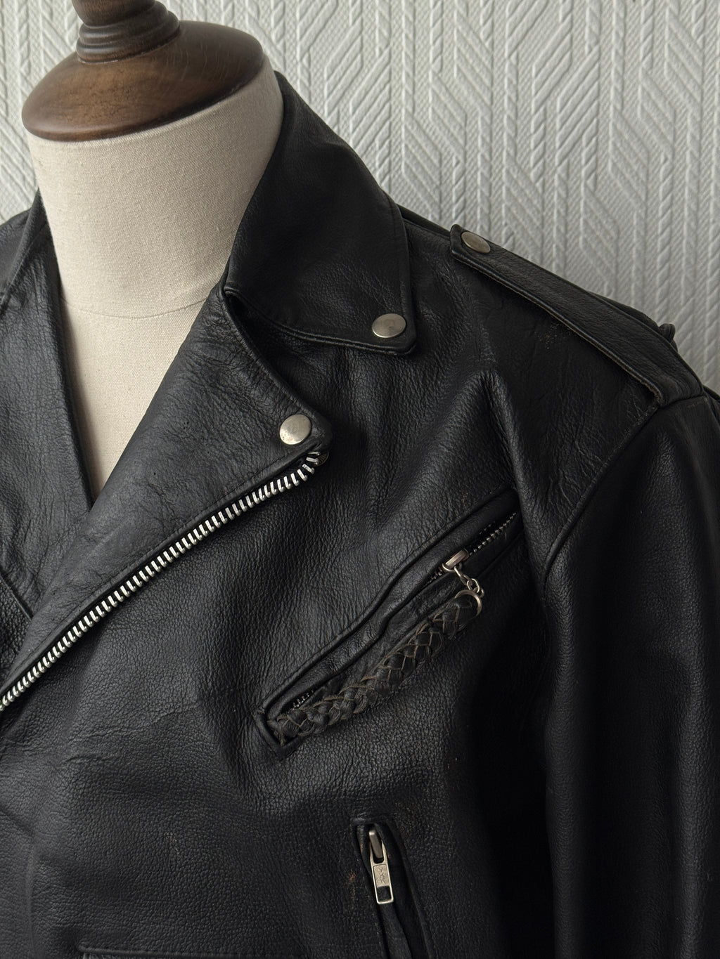 Black 80's Vintage Leather Biker Jacket - Medium