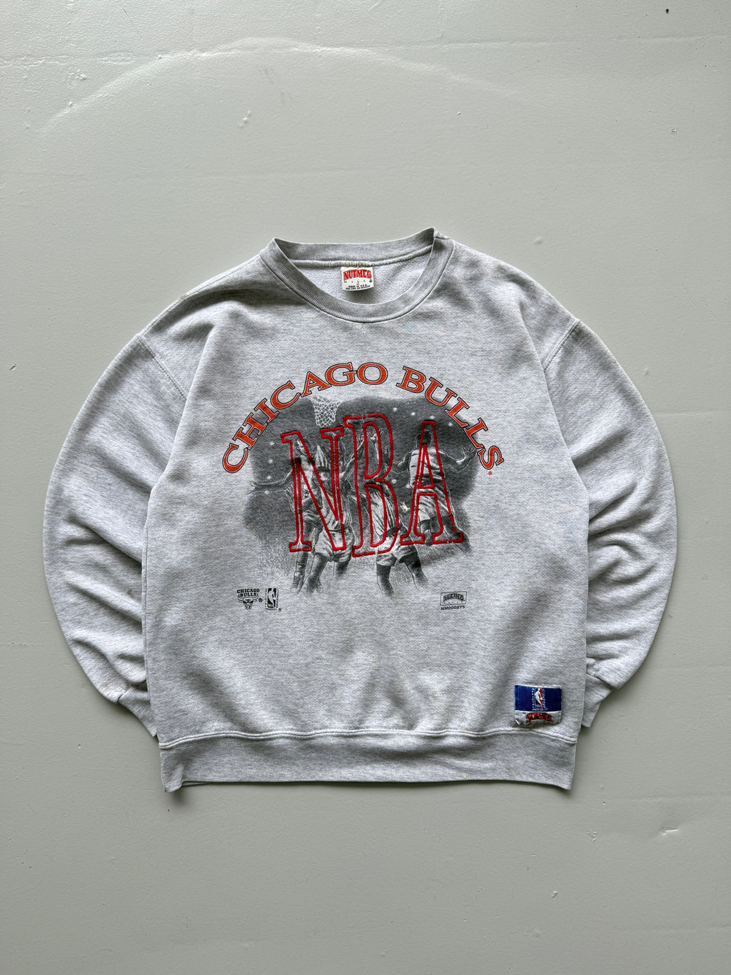 Grey Chicago Bulls 90's Vintage NBA Nutmeg Graphic Sweatshirt- Medium