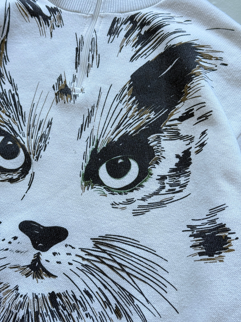 White Cat Graphic 80's Vintage Quarter Zip Sweatshirt - Medium