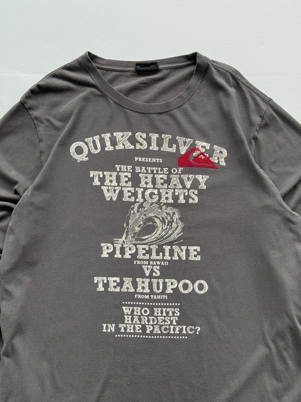 Quiksilver Battle of the Heavyweights Pipeline vs Teahupoo Y2K Long Sleeve Graph