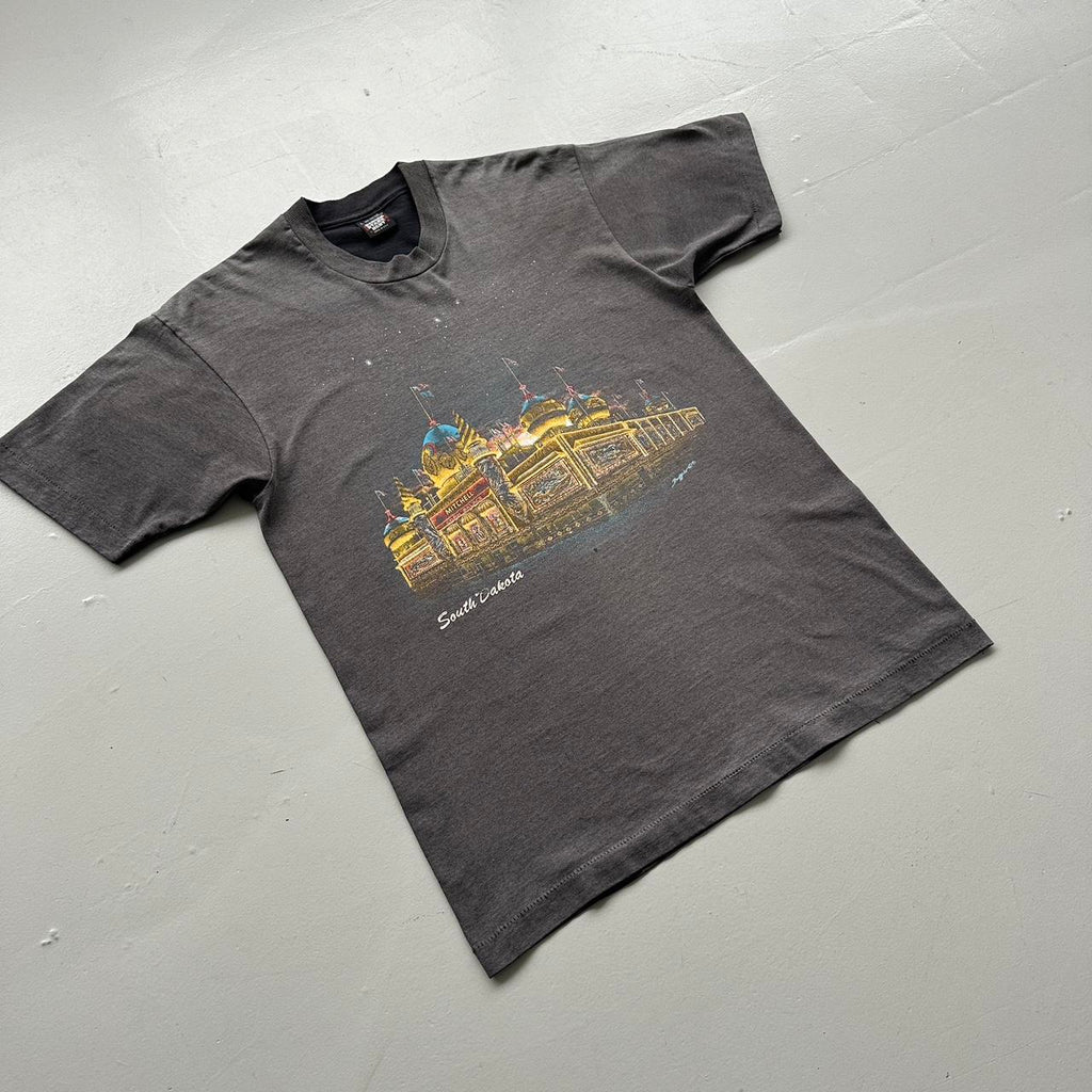 Black South Dakota Vintage 90's Graphic T-shirt - Medium