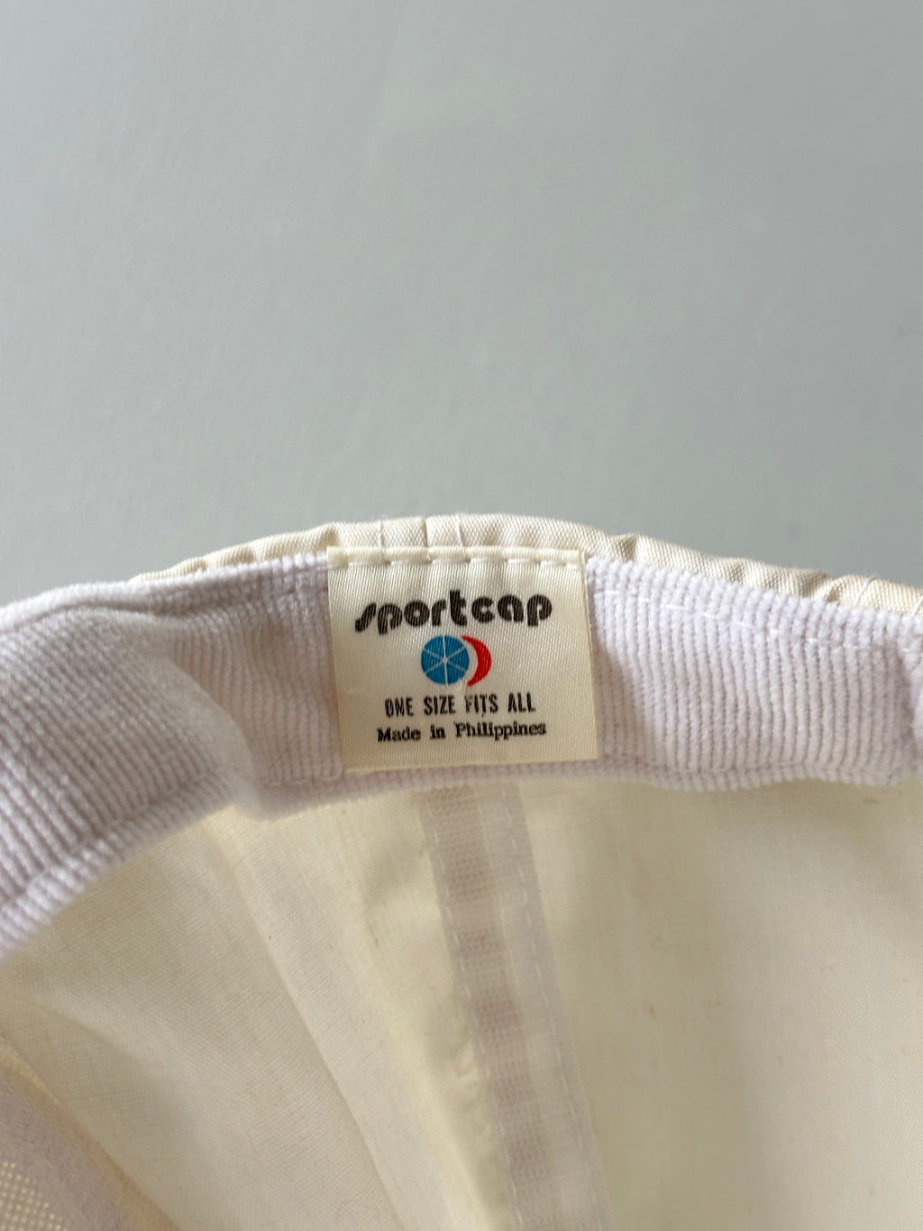 White Waikoloa 90's Vintage SnapBack Trucker Cap
