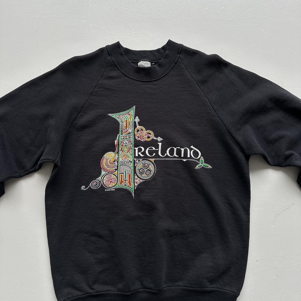Black Ireland Raglan 80s Vintage Graphic Sweatshirt - Medium