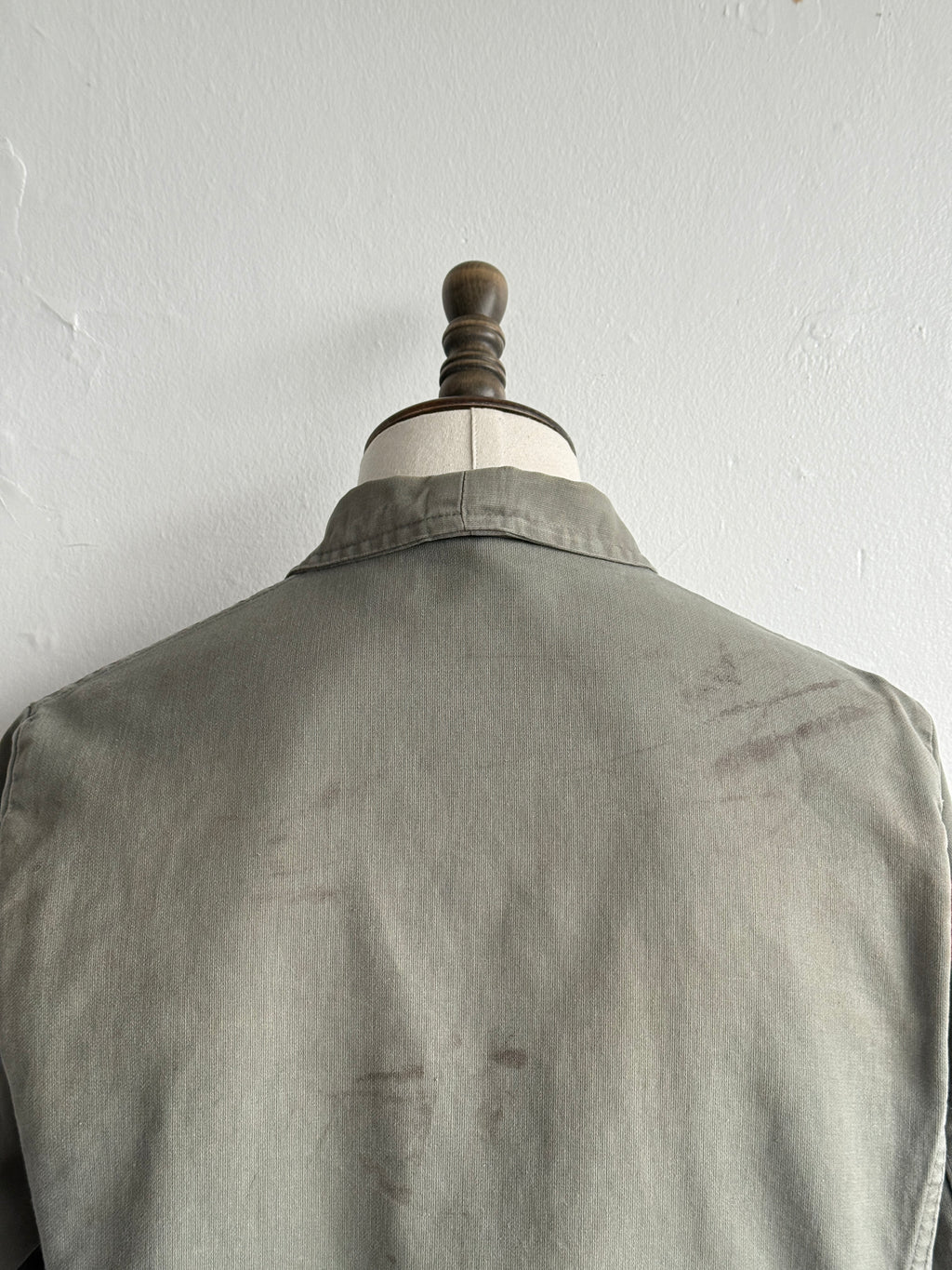 Thrashed Olive Green French 1950s/60s Vintage Chore Jacket CH560 - Small