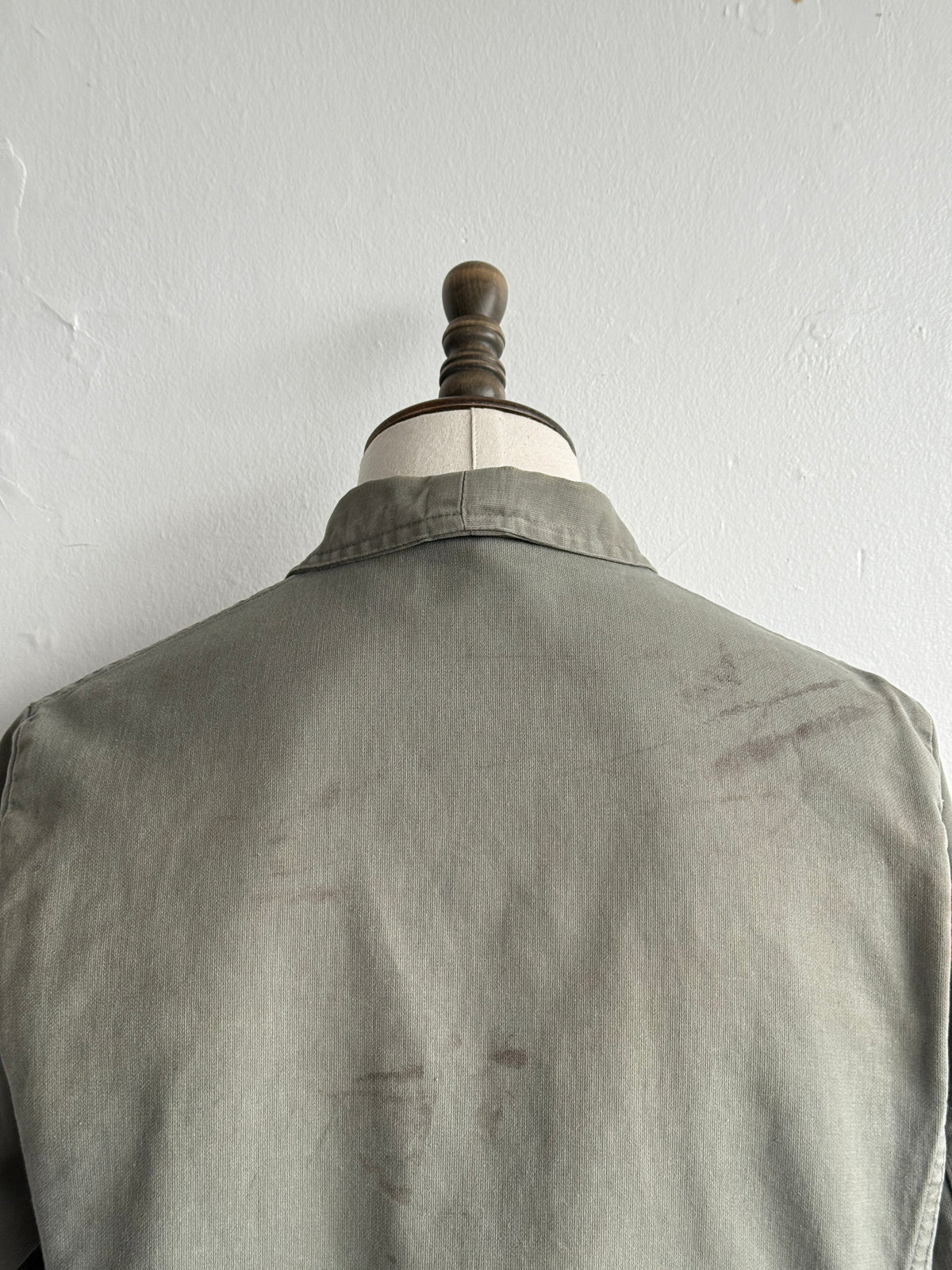 Thrashed Olive Green French 1950s/60s Vintage Chore Jacket CH560 - Small