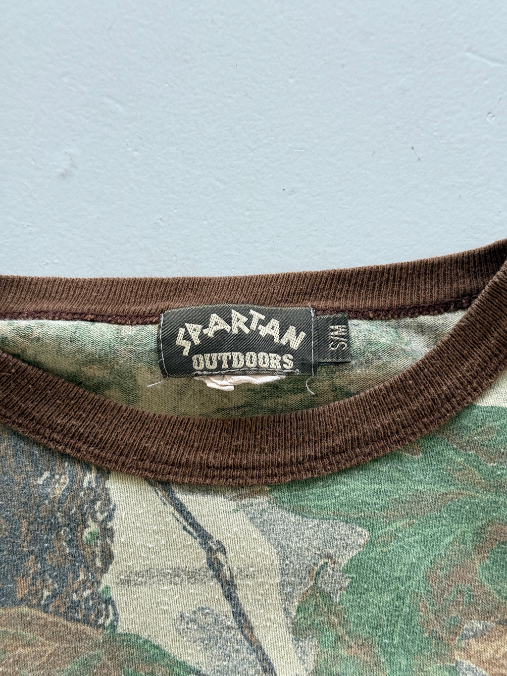Camo Spartan Outdoors 90's Vintage Long Sleeve Pocket T-Shirt - Small