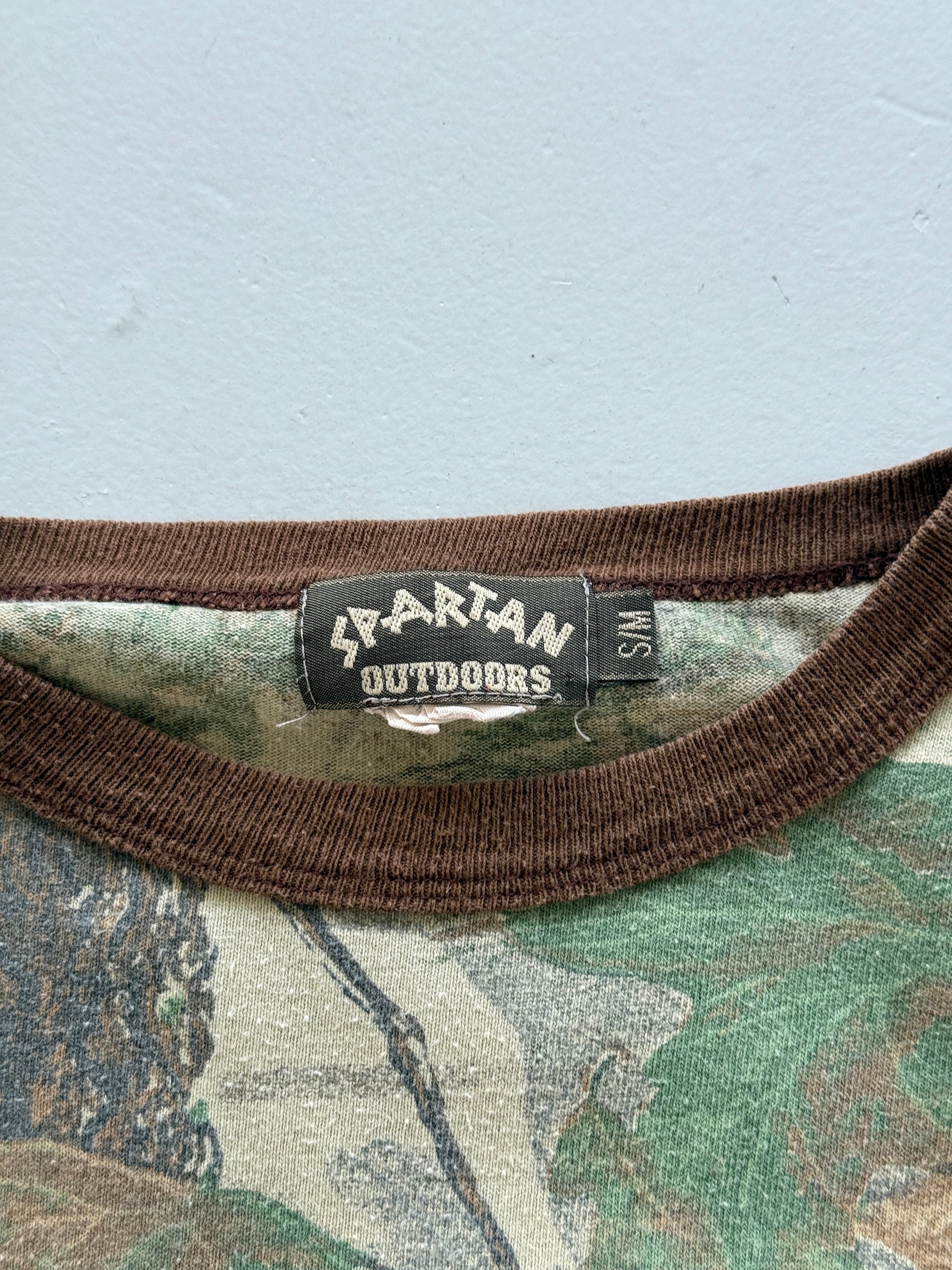 Camo Spartan Outdoors 90's Vintage Long Sleeve Pocket T-Shirt - Small