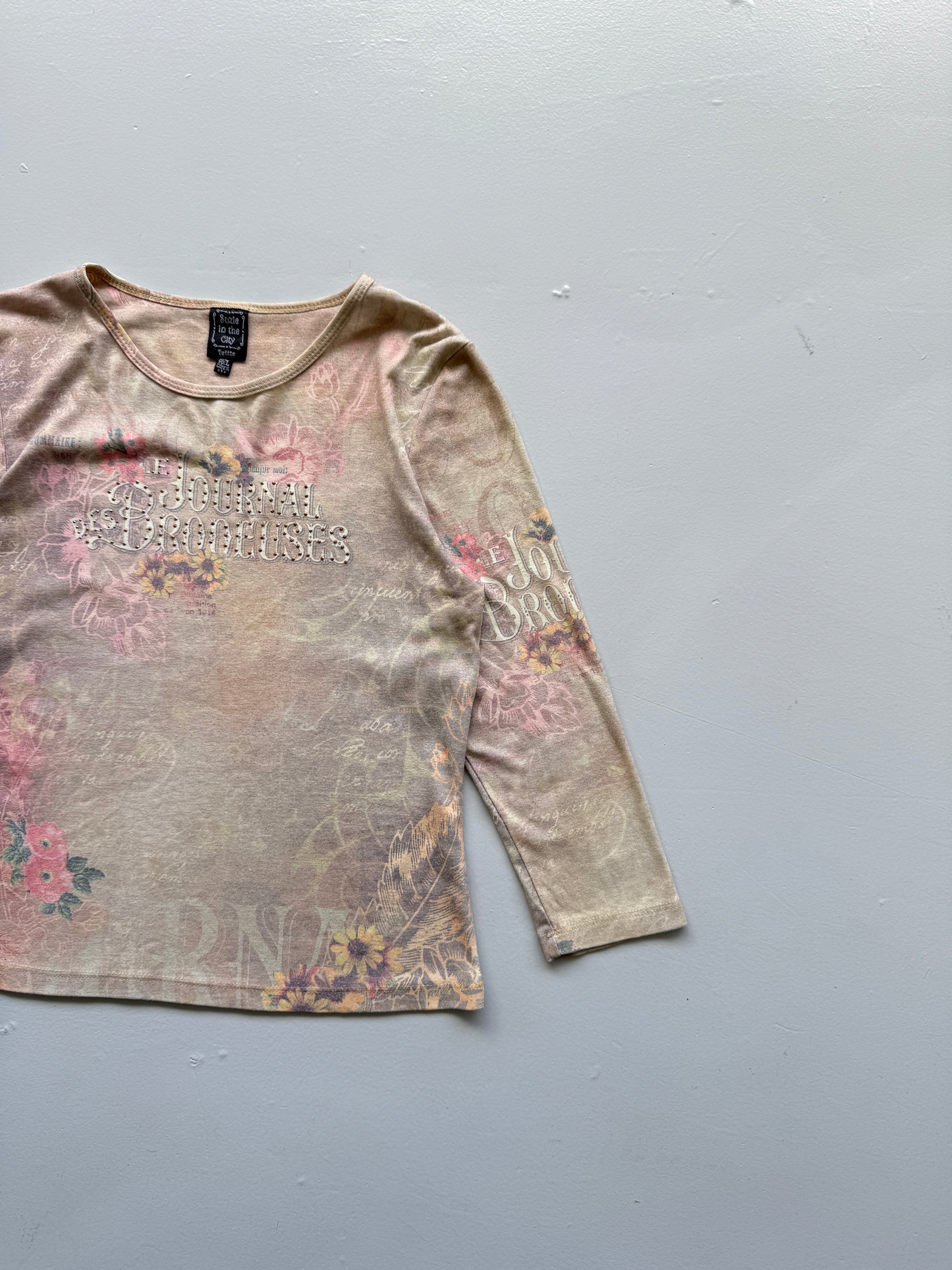 Cream Suzie in the City 00's Vintage Y2K Graphic T-Shirt - Medium