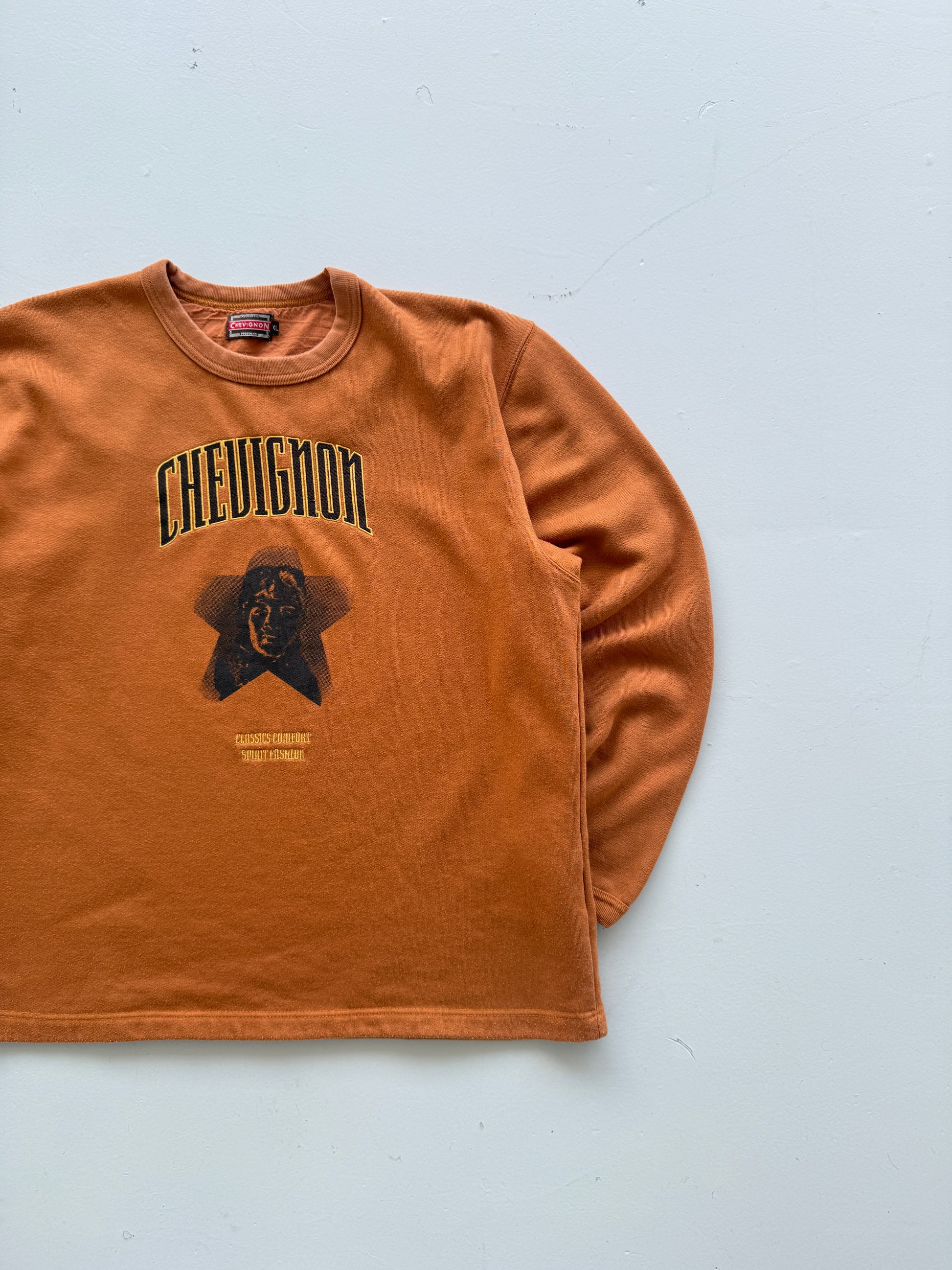 Chevignon Classics Comfort Spirit Fashion 90's Vintage Graphic Sweatshirt - Larg