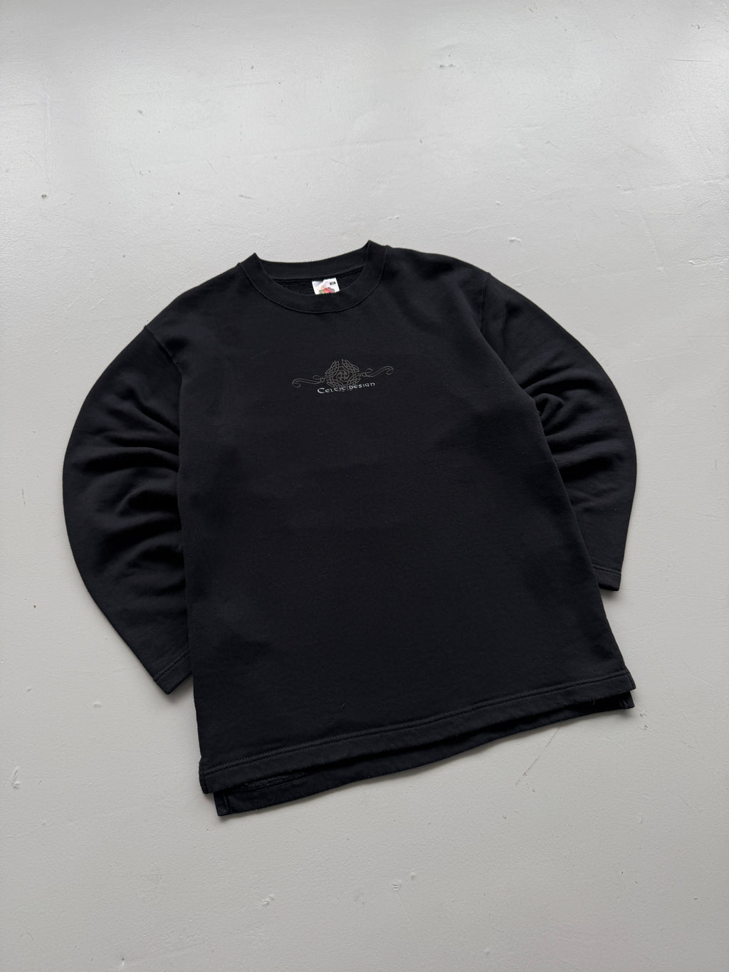 Black Celtic Design 90's Vintage Sweatshirt - Medium