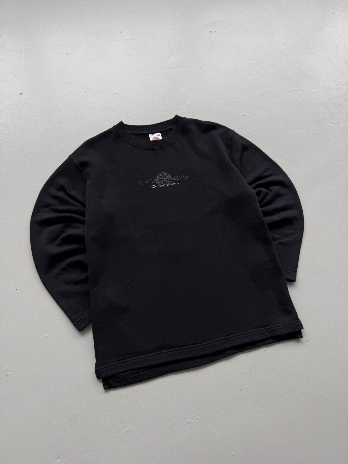 Black Celtic Design 90's Vintage Sweatshirt - Medium
