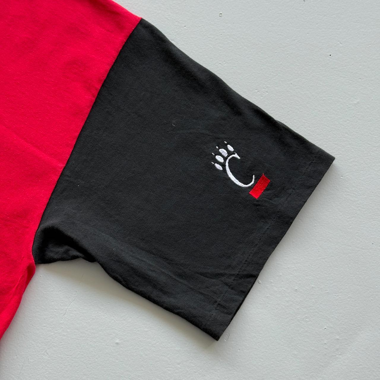 Red / Black Bear Cats American Sports Vintage 90s T-shirt - XL