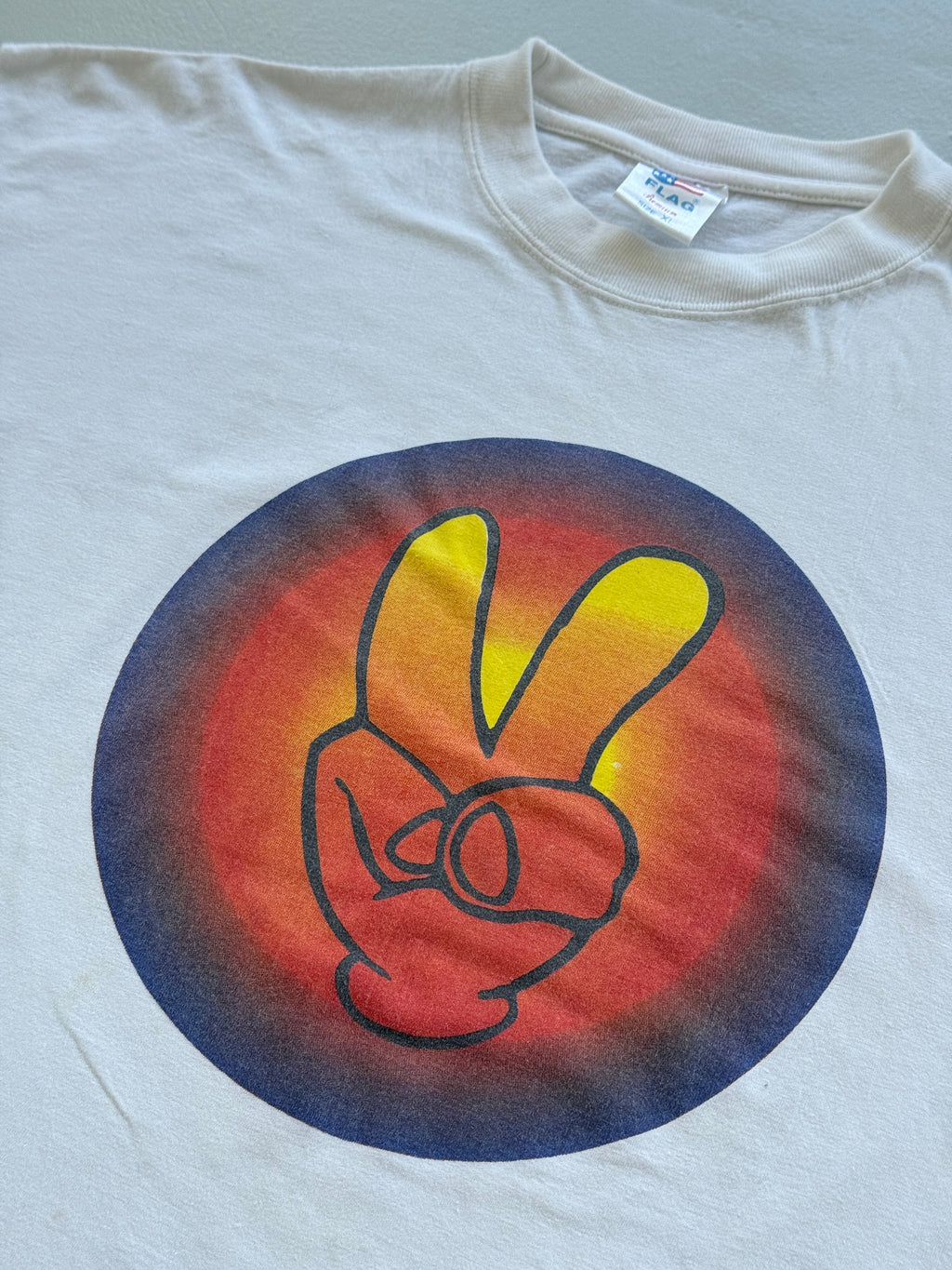 White Peace 90's Vintage Graphic T-Shirt - Large