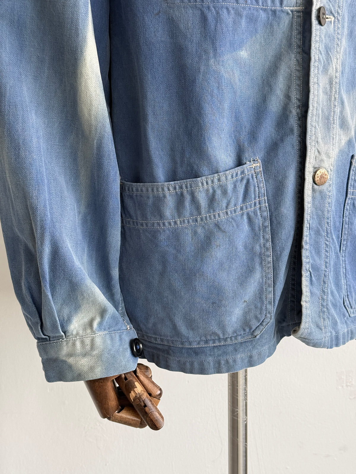 Faded Blue French 1950s/60s Vintage Workwear Chore Jacket CH519 - Medium