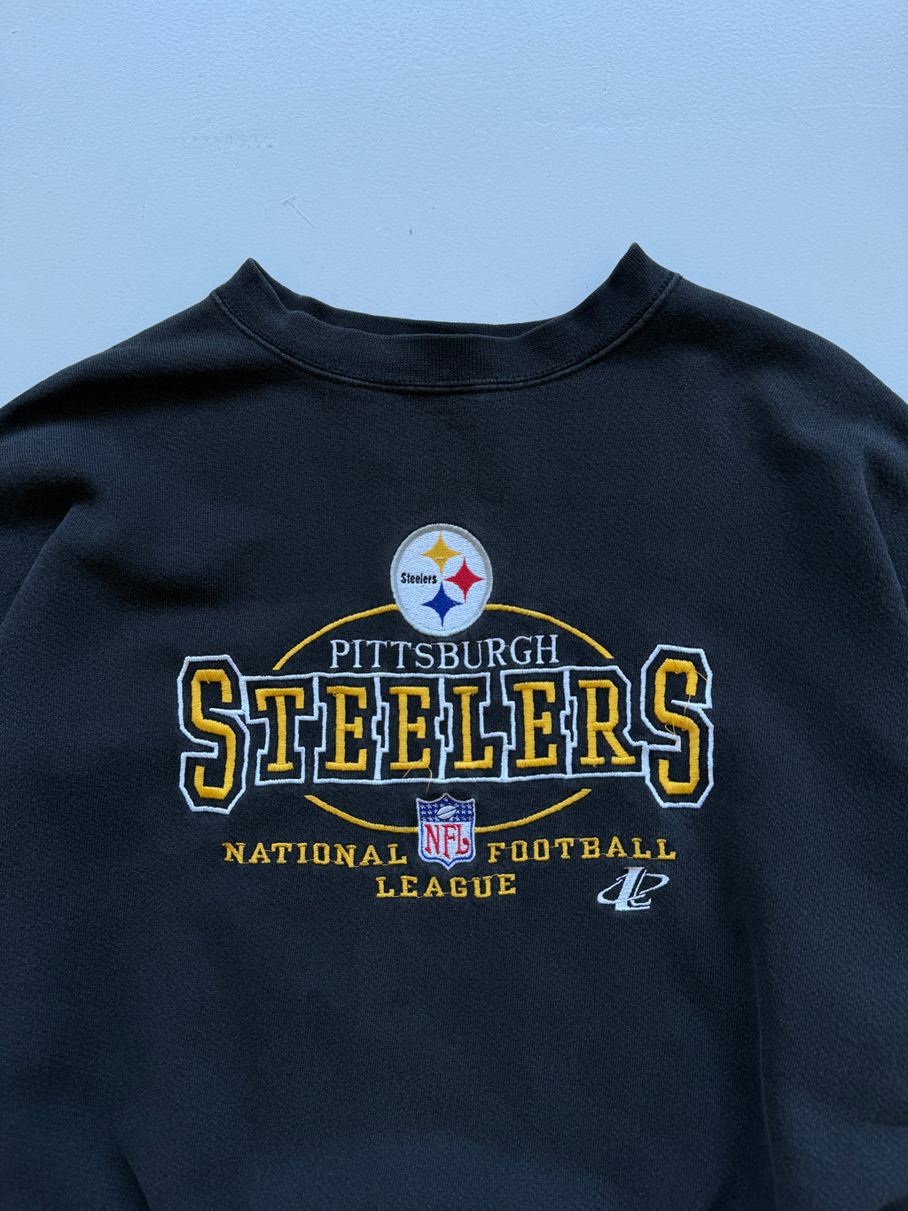 Faded Black Pittsburgh Steelers 90's Vintage Graphic Sweatshirt - Medium