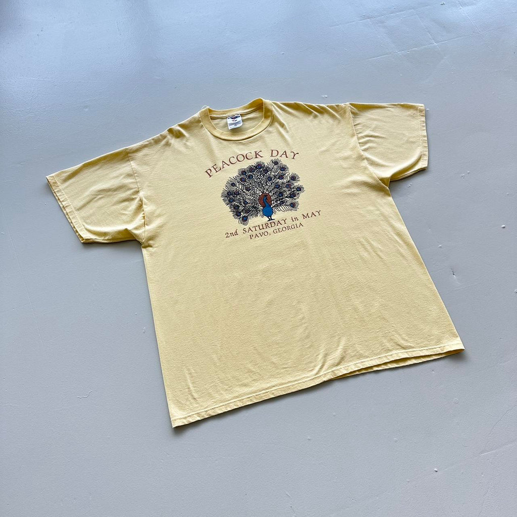 Pale Yellow Peacock Day Vintage 00’s T-shirt - 2XL