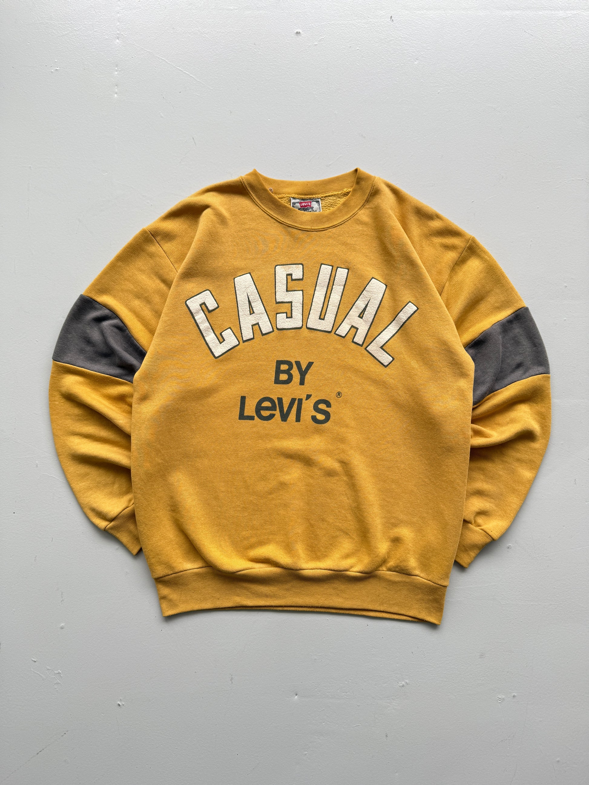 Yellow Levi's 90's Vintage Graphic Sweatshirt Jumper - Medium