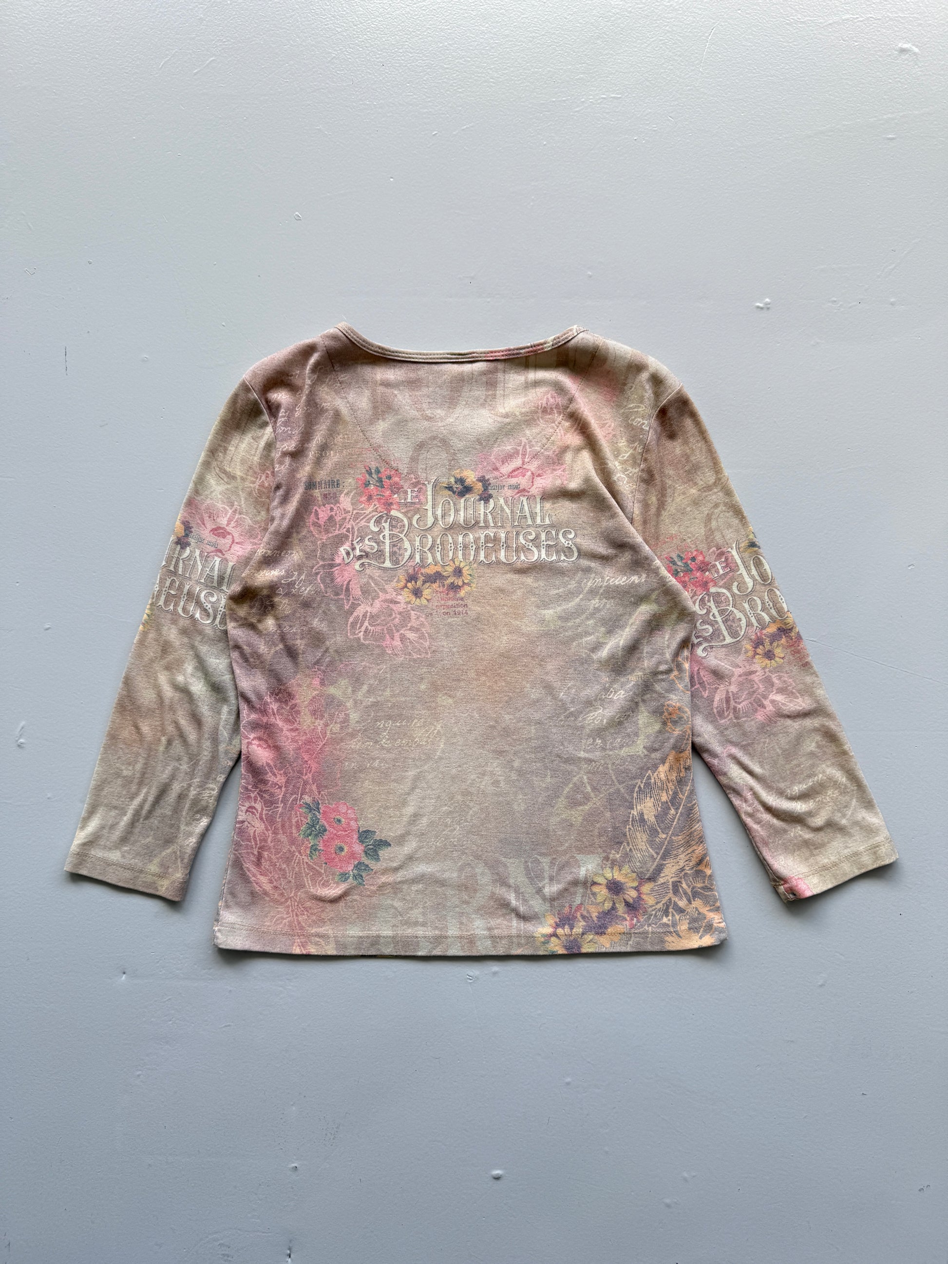 Cream Suzie in the City 00's Vintage Y2K Graphic T-Shirt - Medium