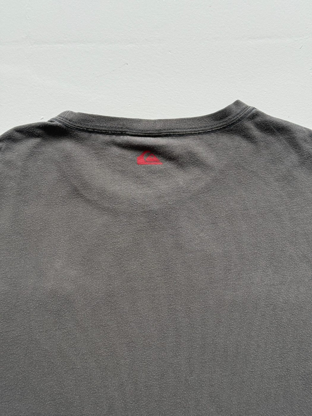 Quiksilver Battle of the Heavyweights Pipeline vs Teahupoo Y2K Long Sleeve Graph