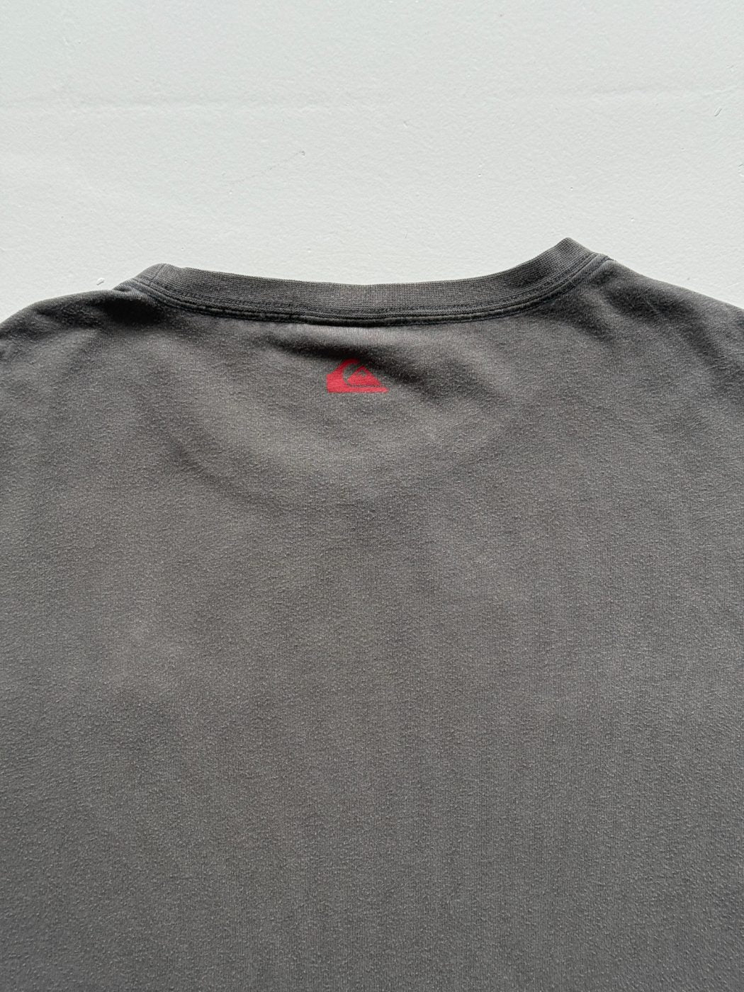 Quiksilver Battle of the Heavyweights Pipeline vs Teahupoo Y2K Long Sleeve Graph