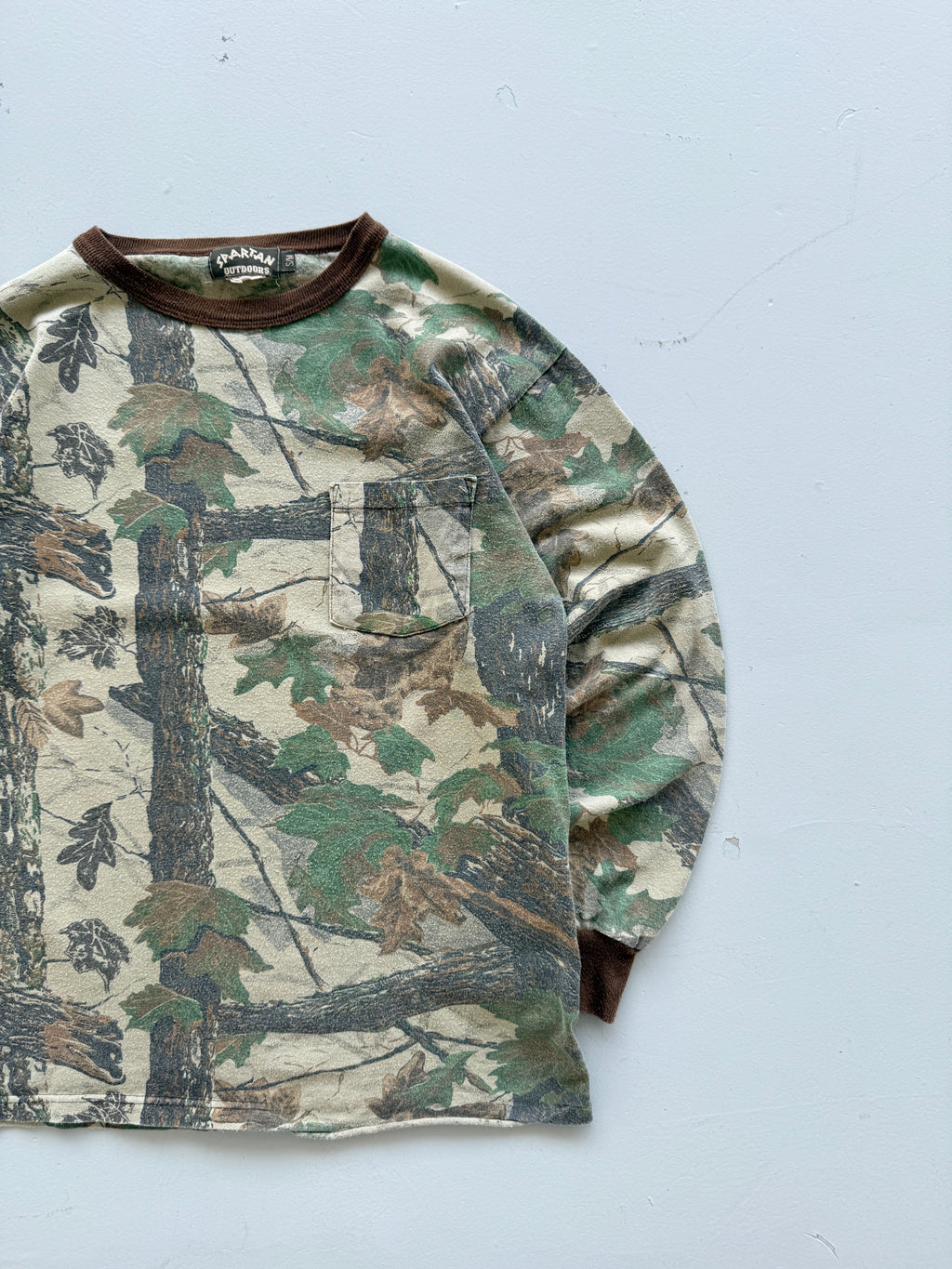 Camo Spartan Outdoors 90's Vintage Long Sleeve Pocket T-Shirt - Small