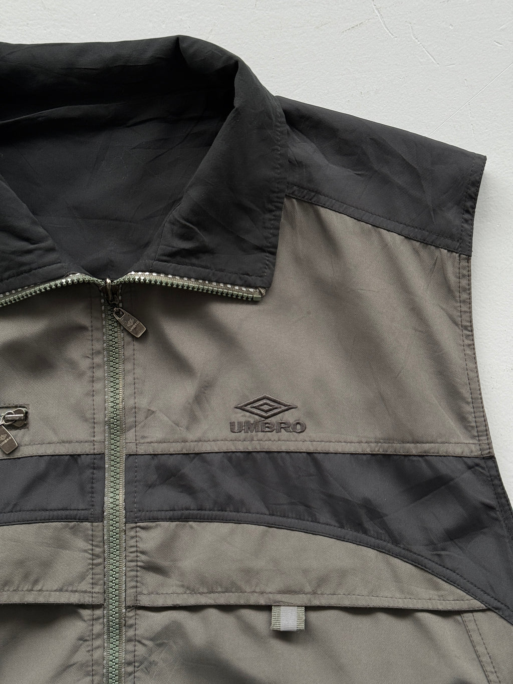 Grey Reversible Umbro 00's Vintage Y2K Utility Vest - XL