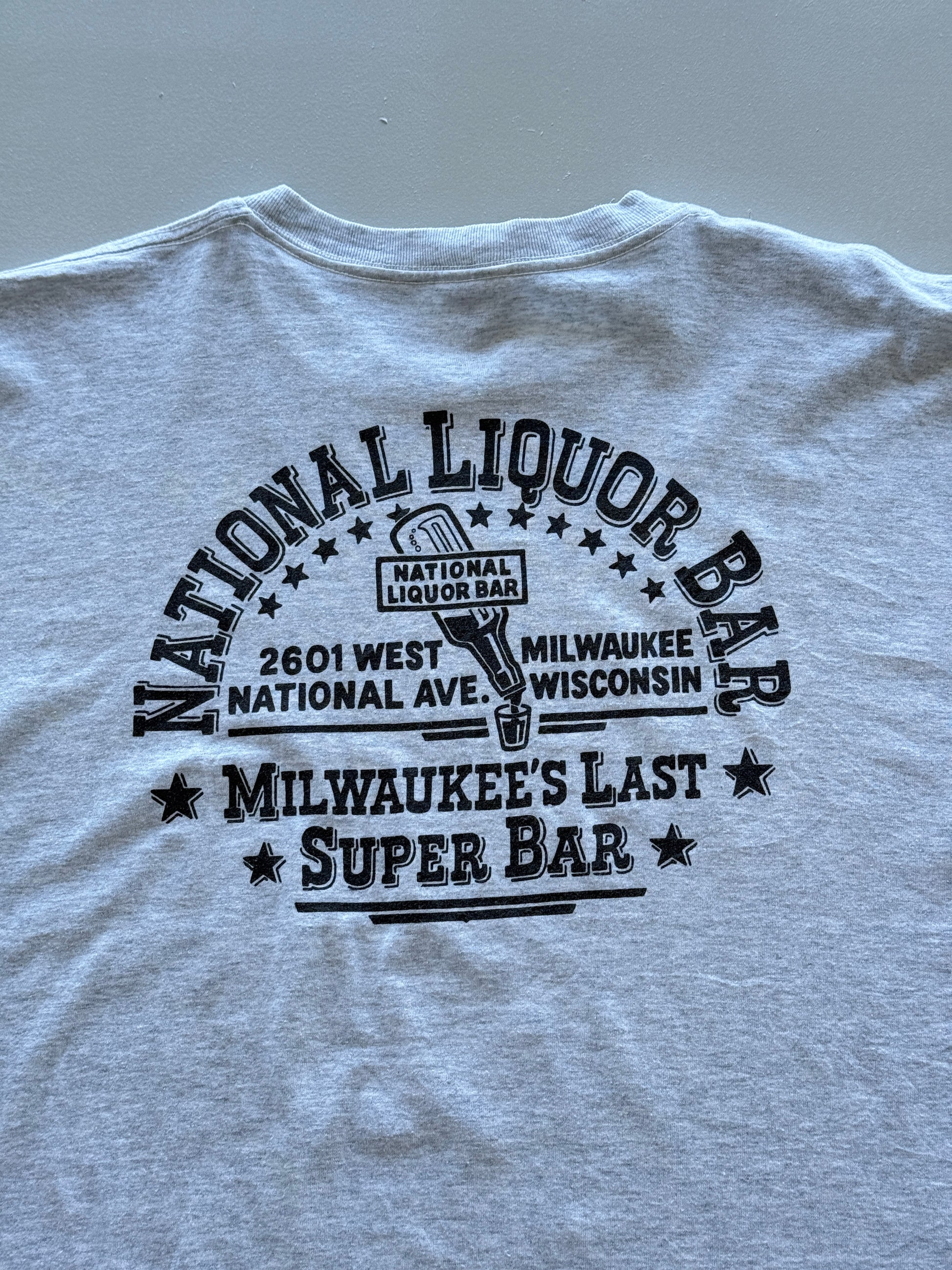 Fruit of the Loom National Liquor Bar Milwaukee Vintage T-Shirt - Medium