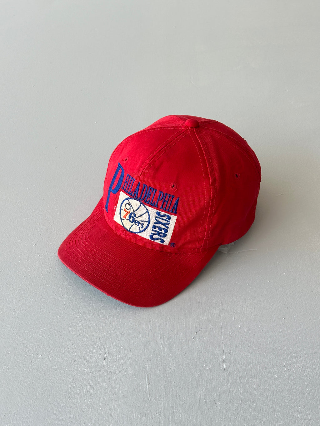 Red Philadelphia 76ers 90's Vintage SnapBack Trucker Cap