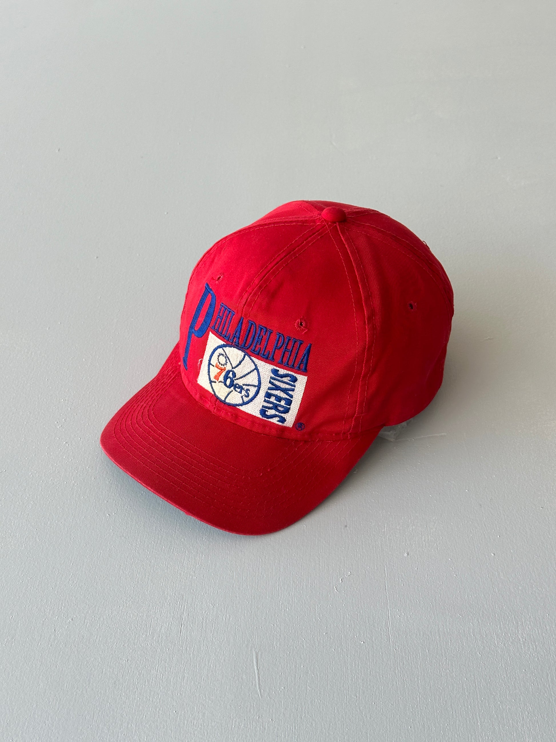 Red Philadelphia 76ers 90's Vintage SnapBack Trucker Cap