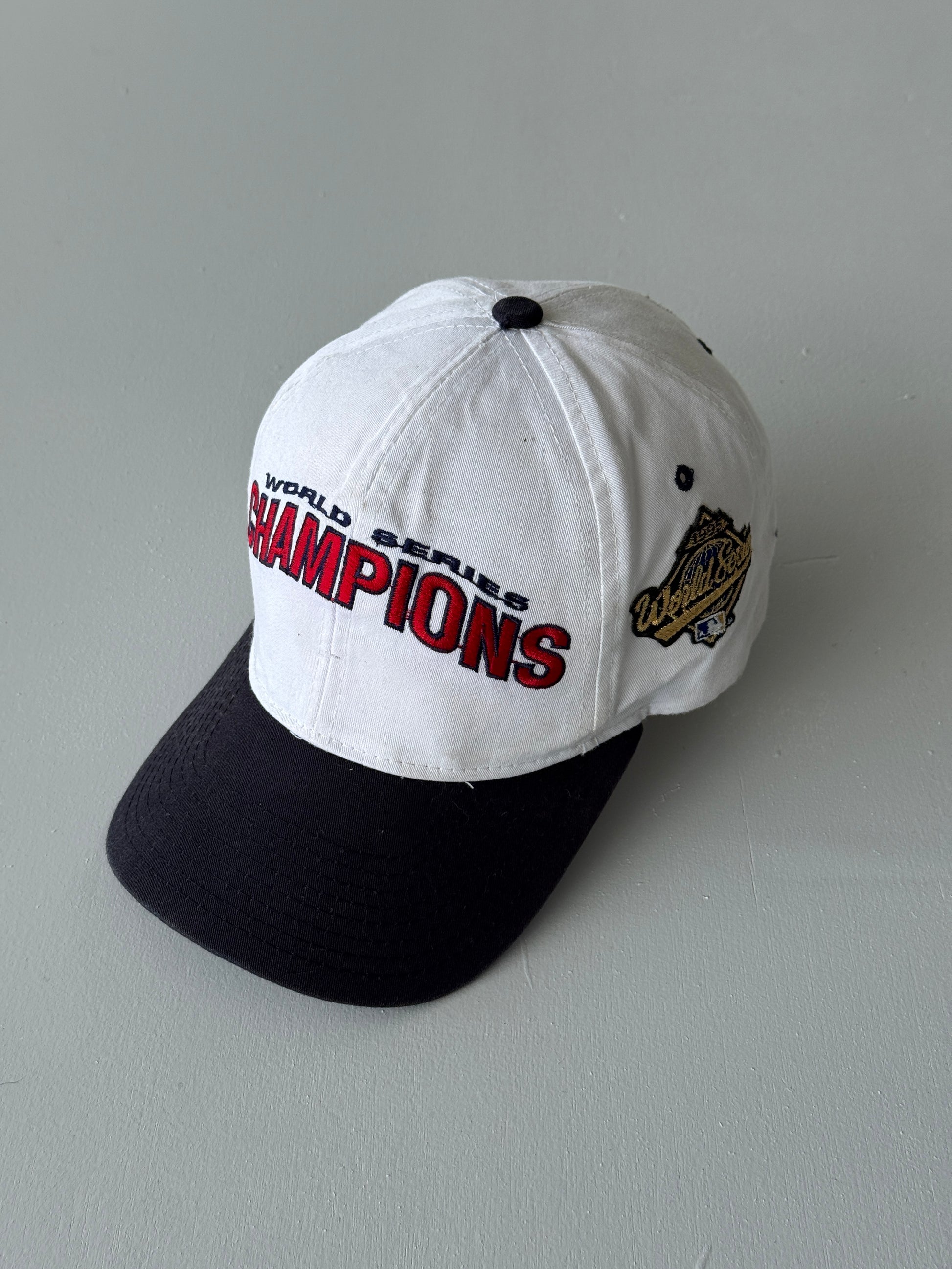 White / Navy Starter MLB World Series Champions 90's Vintage SnapBack Trucker Ca