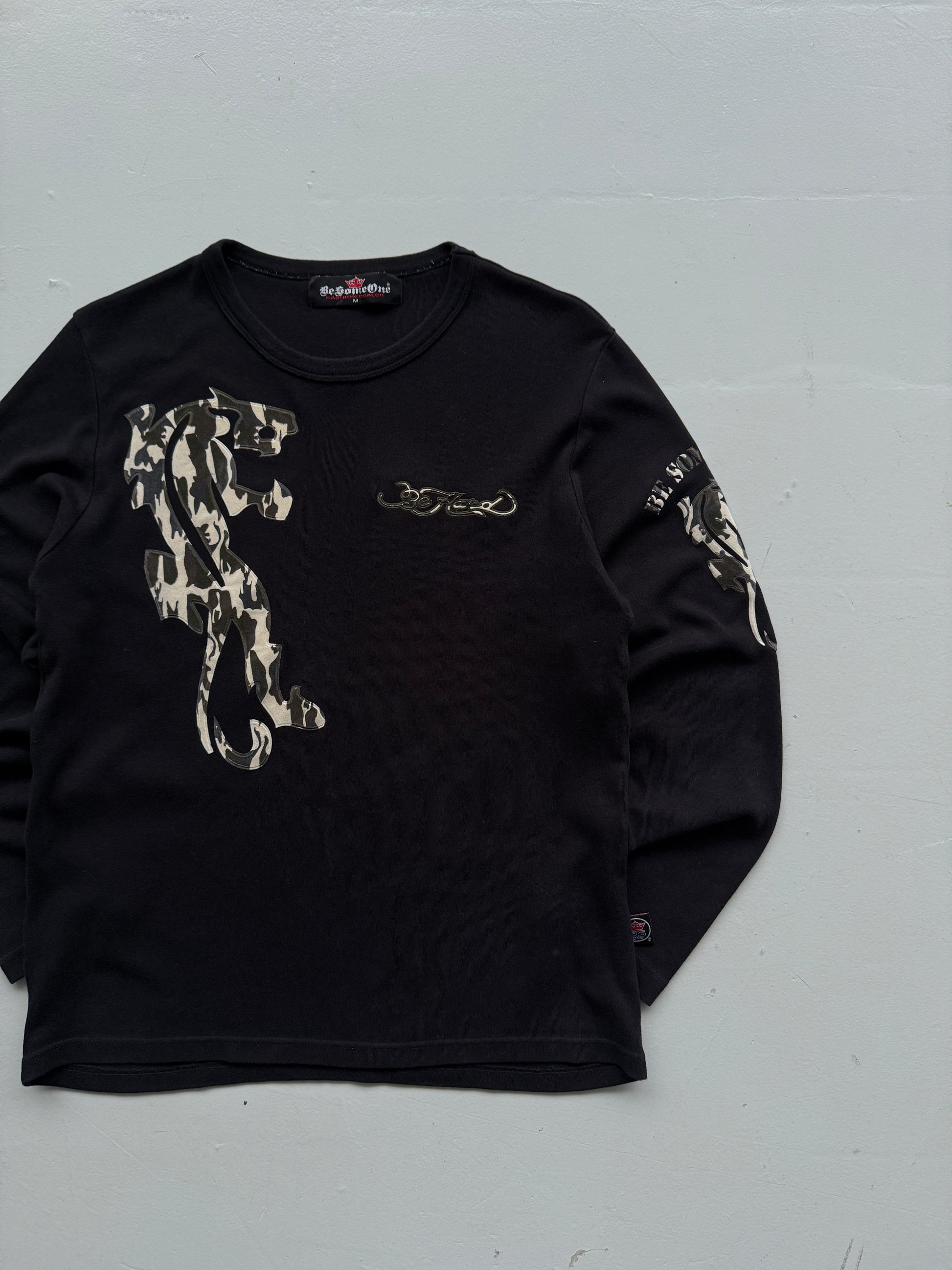 Black 00's Vintage Y2K Graphic Long Sleeve T-Shirt - Medium