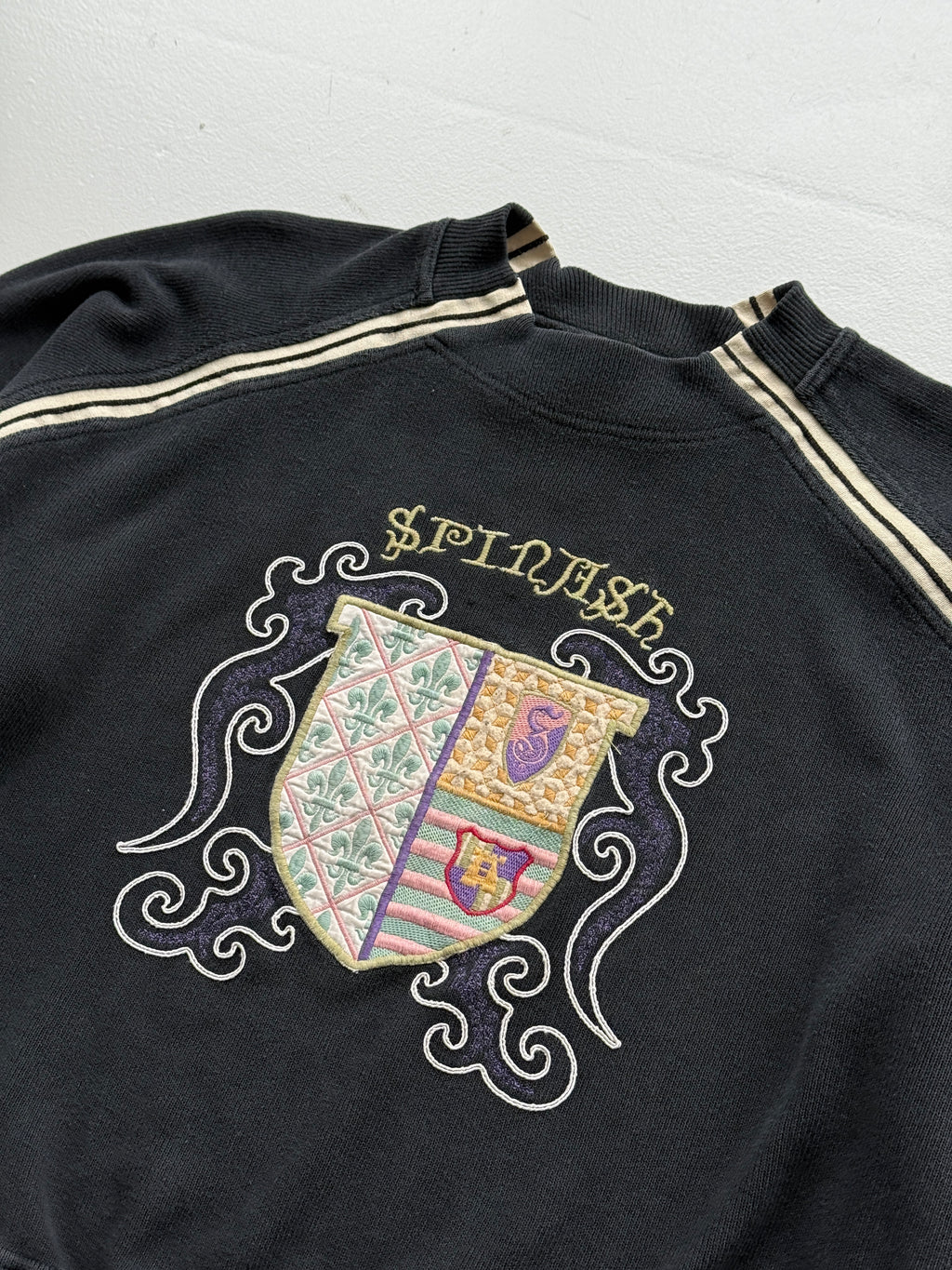 Spinash Finest Fabrics Crest 90's Vintage Sweatshirt - Boxy Small